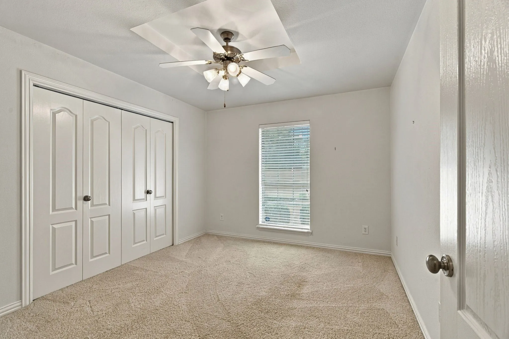 Single Family Residence For Sale in Tarrant County , 4007 Appian Way, Arlington, Texas 76013, 3 Bedroom, 3 Bathroom, 2 Garage spaces, 1,823 Sqft, built in 1997, mls#21389593, Real Estate Agent in Arlington, Homes For Sale in Tarrant county, Homes For Sale in Arlington, Realtor in Arlington Texas, Real Estate Brokerage Independent Realty Texas, Luminita Cordes Realtor
