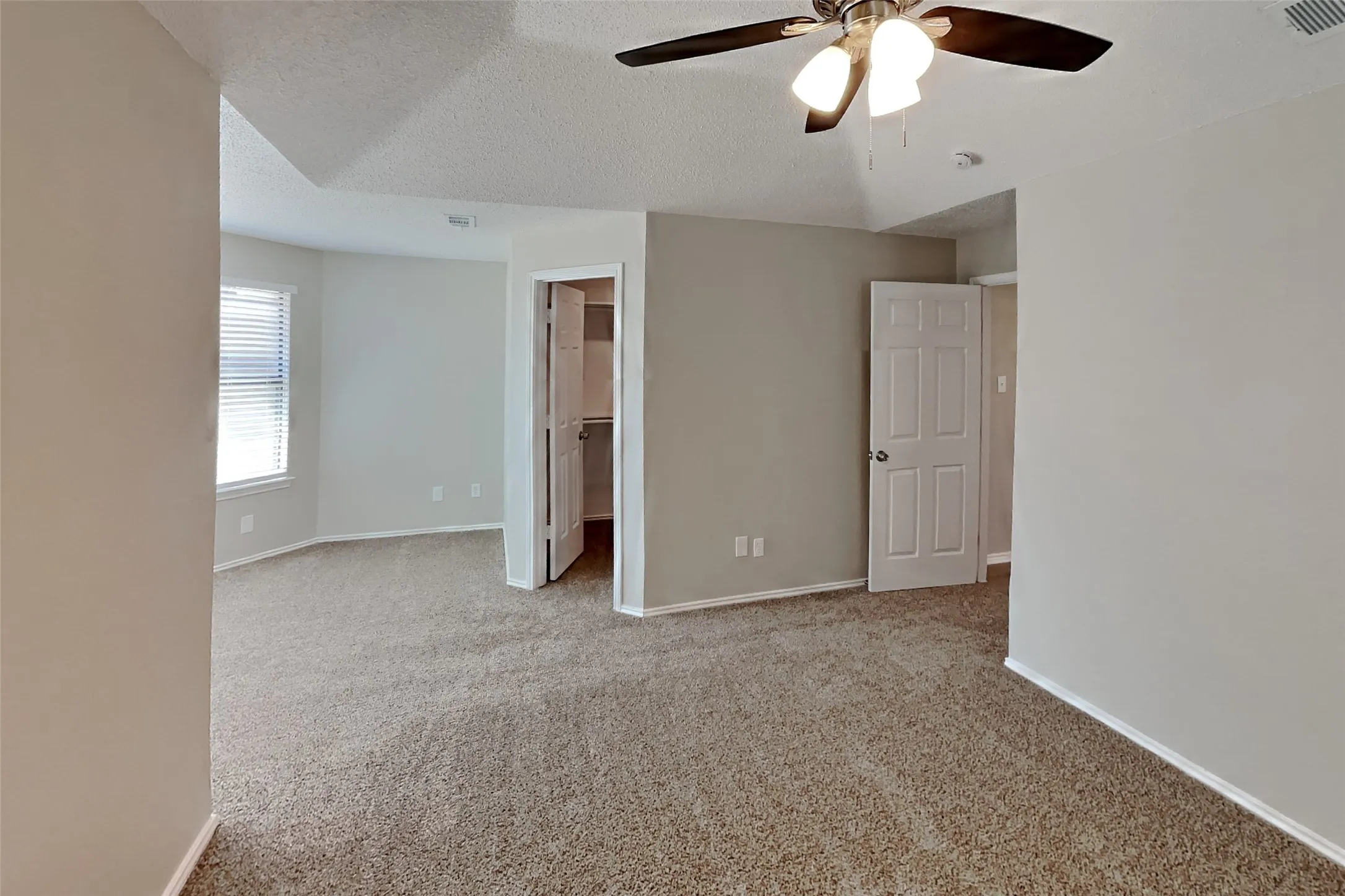 Single Family Residence For Rent in Denton County , 1518 Palisades Drive, Carrollton, Texas 75007, 3 Bedroom, 2 Bathroom, 2 Garage spaces, 1,753 Sqft, built in 1987, mls#21394512, Real Estate Agent in Carrollton, Homes For Rent in Denton county, Homes For Rent in Carrollton, Realtor in Carrollton Texas, Real Estate Brokerage Independent Realty Texas, Luminita Cordes Realtor