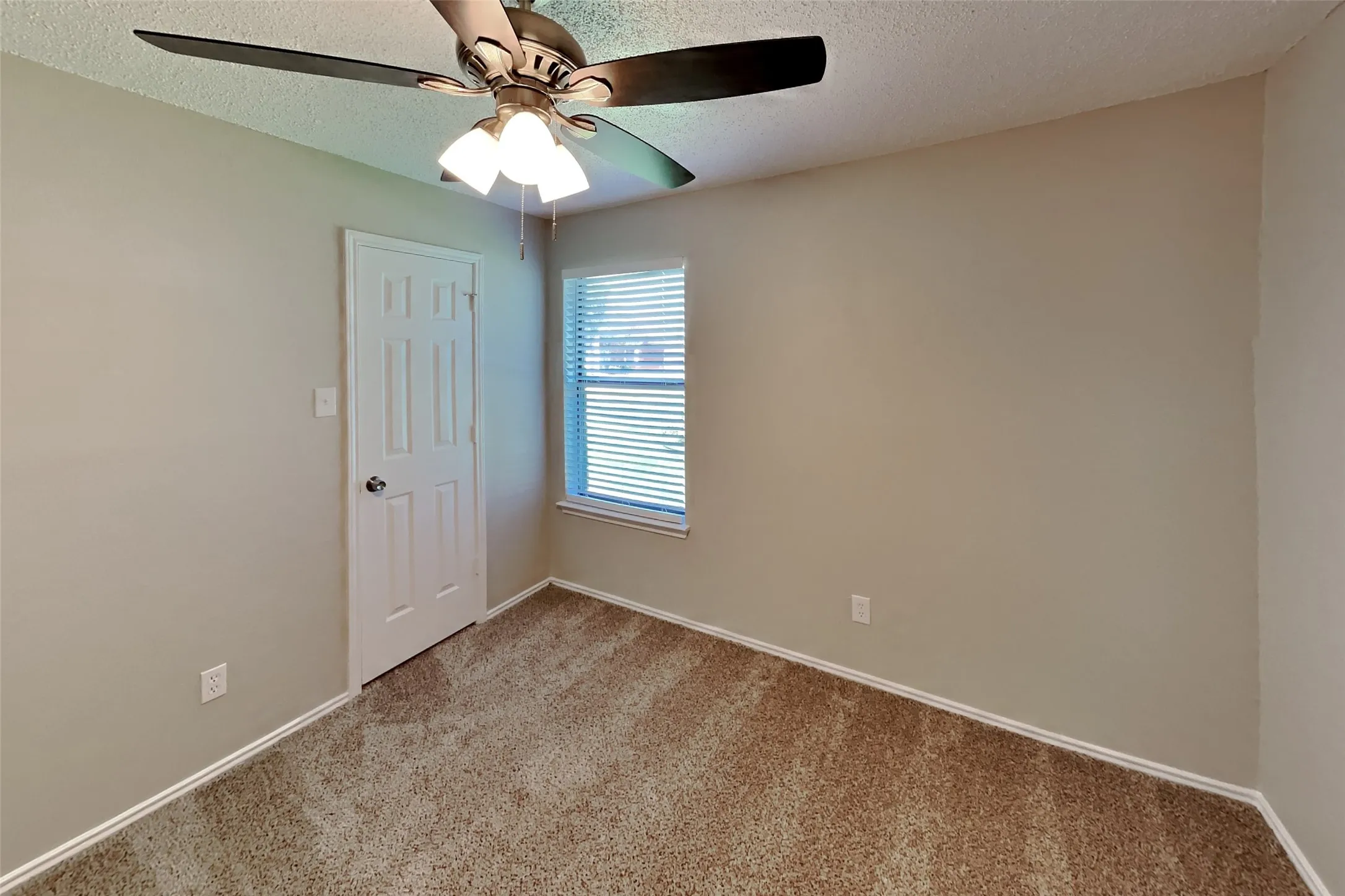 Single Family Residence For Rent in Denton County , 1518 Palisades Drive, Carrollton, Texas 75007, 3 Bedroom, 2 Bathroom, 2 Garage spaces, 1,753 Sqft, built in 1987, mls#21394512, Real Estate Agent in Carrollton, Homes For Rent in Denton county, Homes For Rent in Carrollton, Realtor in Carrollton Texas, Real Estate Brokerage Independent Realty Texas, Luminita Cordes Realtor