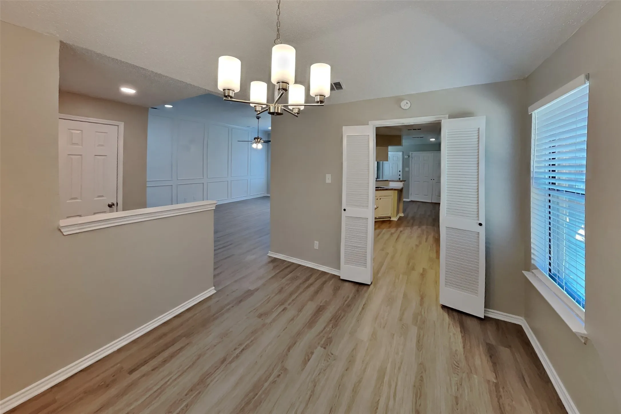 Single Family Residence For Rent in Denton County , 1518 Palisades Drive, Carrollton, Texas 75007, 3 Bedroom, 2 Bathroom, 2 Garage spaces, 1,753 Sqft, built in 1987, mls#21394512, Real Estate Agent in Carrollton, Homes For Rent in Denton county, Homes For Rent in Carrollton, Realtor in Carrollton Texas, Real Estate Brokerage Independent Realty Texas, Luminita Cordes Realtor