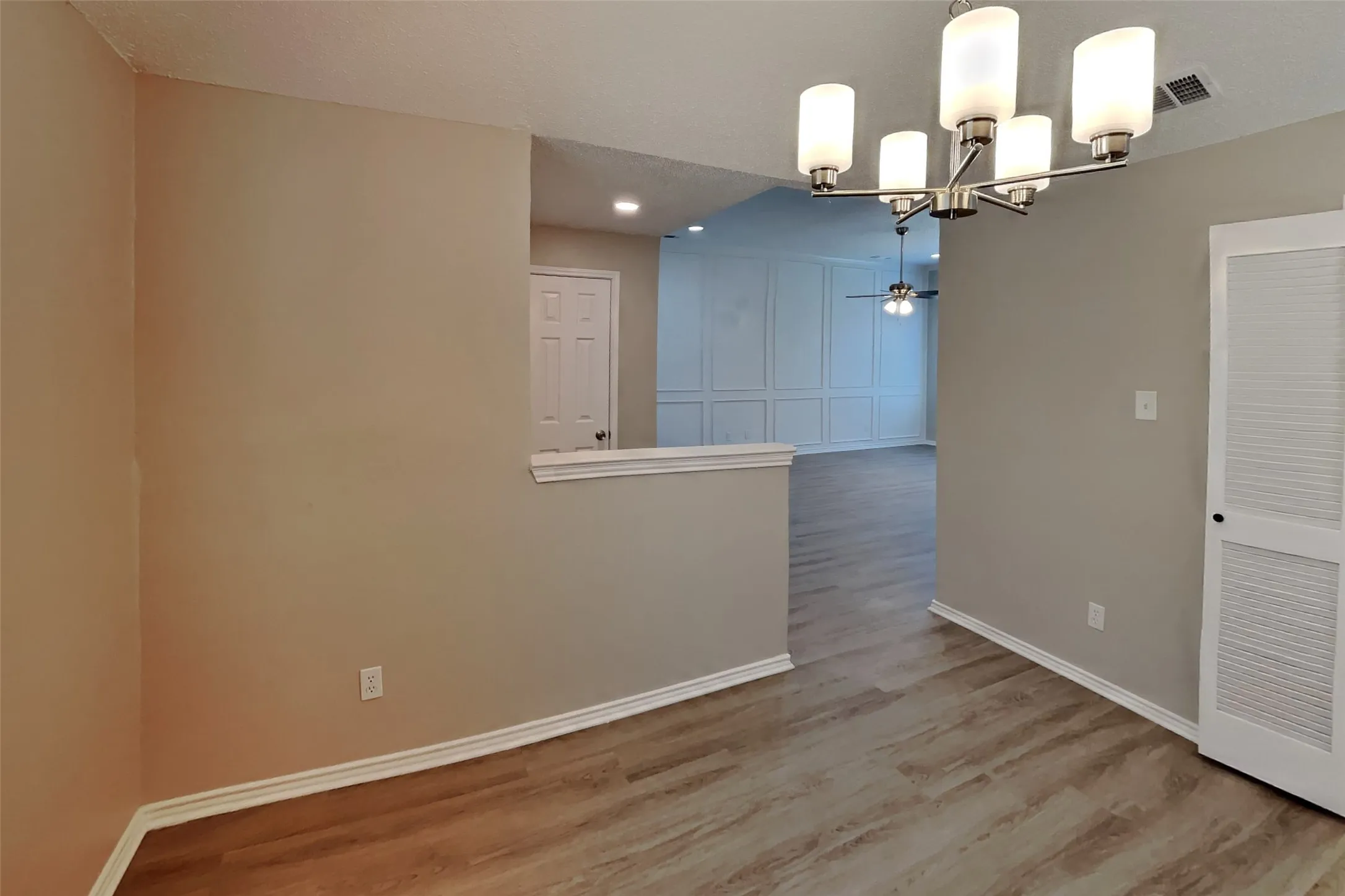 Single Family Residence For Rent in Denton County , 1518 Palisades Drive, Carrollton, Texas 75007, 3 Bedroom, 2 Bathroom, 2 Garage spaces, 1,753 Sqft, built in 1987, mls#21394512, Real Estate Agent in Carrollton, Homes For Rent in Denton county, Homes For Rent in Carrollton, Realtor in Carrollton Texas, Real Estate Brokerage Independent Realty Texas, Luminita Cordes Realtor
