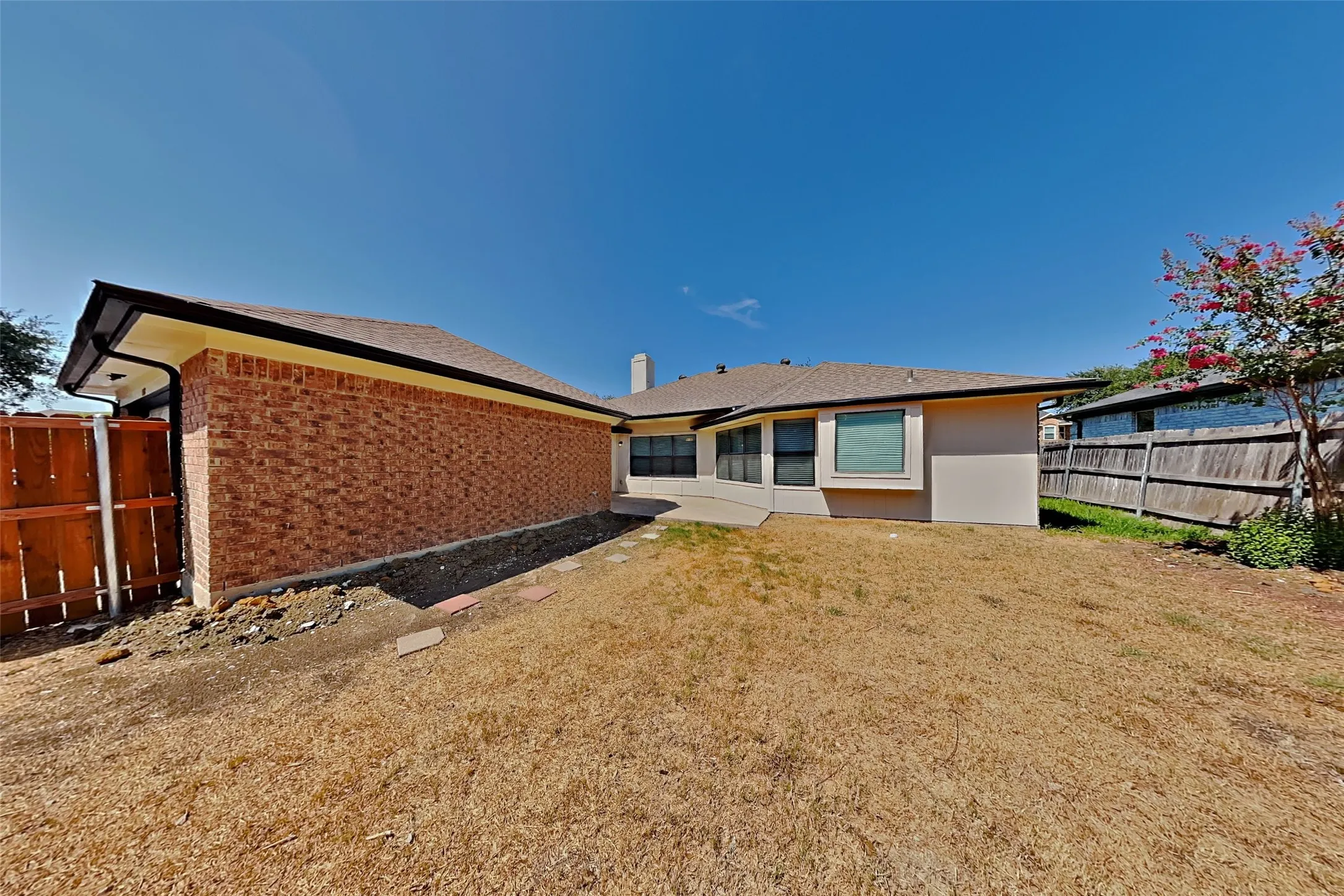 Single Family Residence For Rent in Denton County , 1518 Palisades Drive, Carrollton, Texas 75007, 3 Bedroom, 2 Bathroom, 2 Garage spaces, 1,753 Sqft, built in 1987, mls#21394512, Real Estate Agent in Carrollton, Homes For Rent in Denton county, Homes For Rent in Carrollton, Realtor in Carrollton Texas, Real Estate Brokerage Independent Realty Texas, Luminita Cordes Realtor