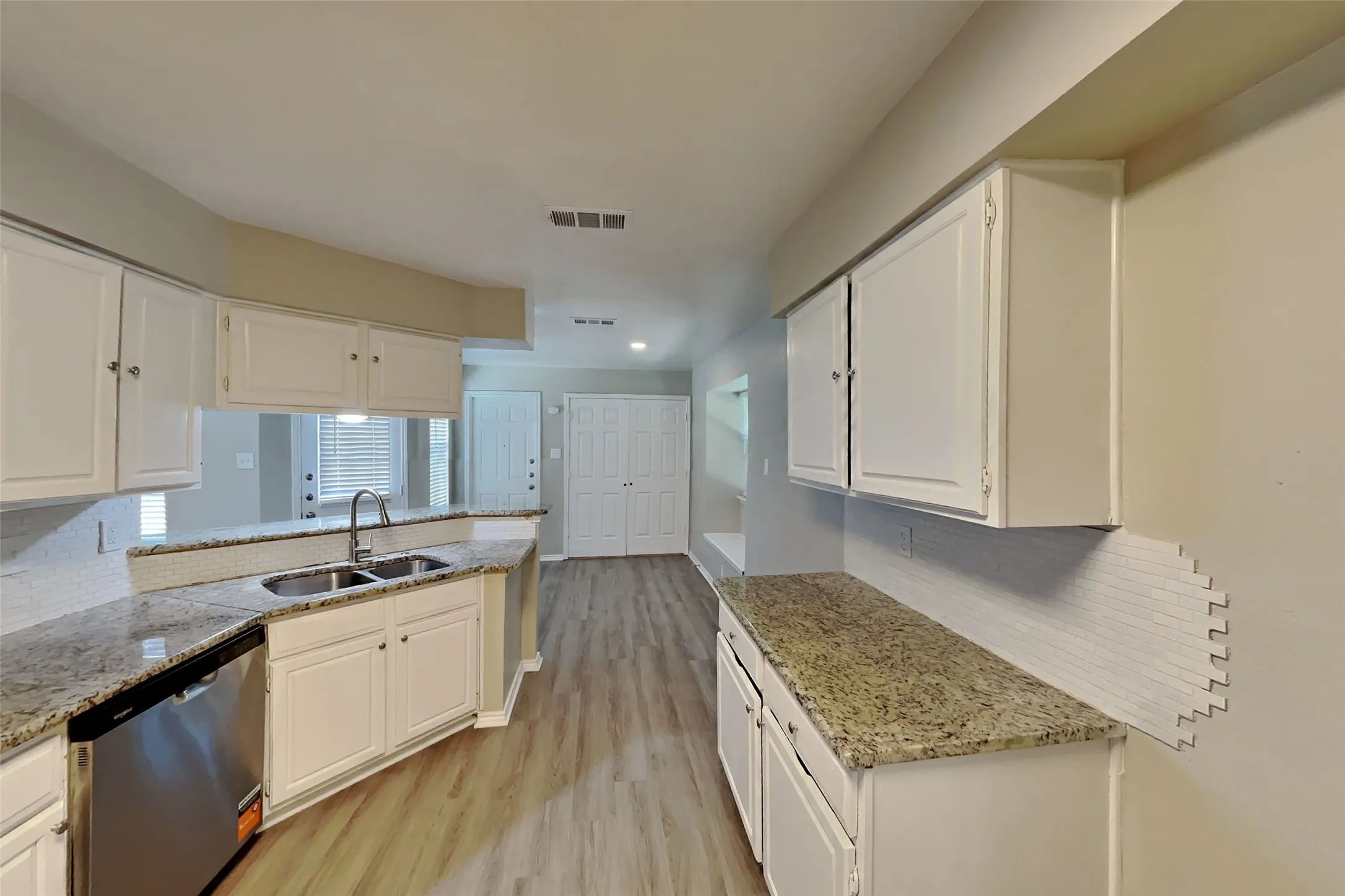 Single Family Residence For Rent in Denton County , 1518 Palisades Drive, Carrollton, Texas 75007, 3 Bedroom, 2 Bathroom, 2 Garage spaces, 1,753 Sqft, built in 1987, mls#21394512, Real Estate Agent in Carrollton, Homes For Rent in Denton county, Homes For Rent in Carrollton, Realtor in Carrollton Texas, Real Estate Brokerage Independent Realty Texas, Luminita Cordes Realtor