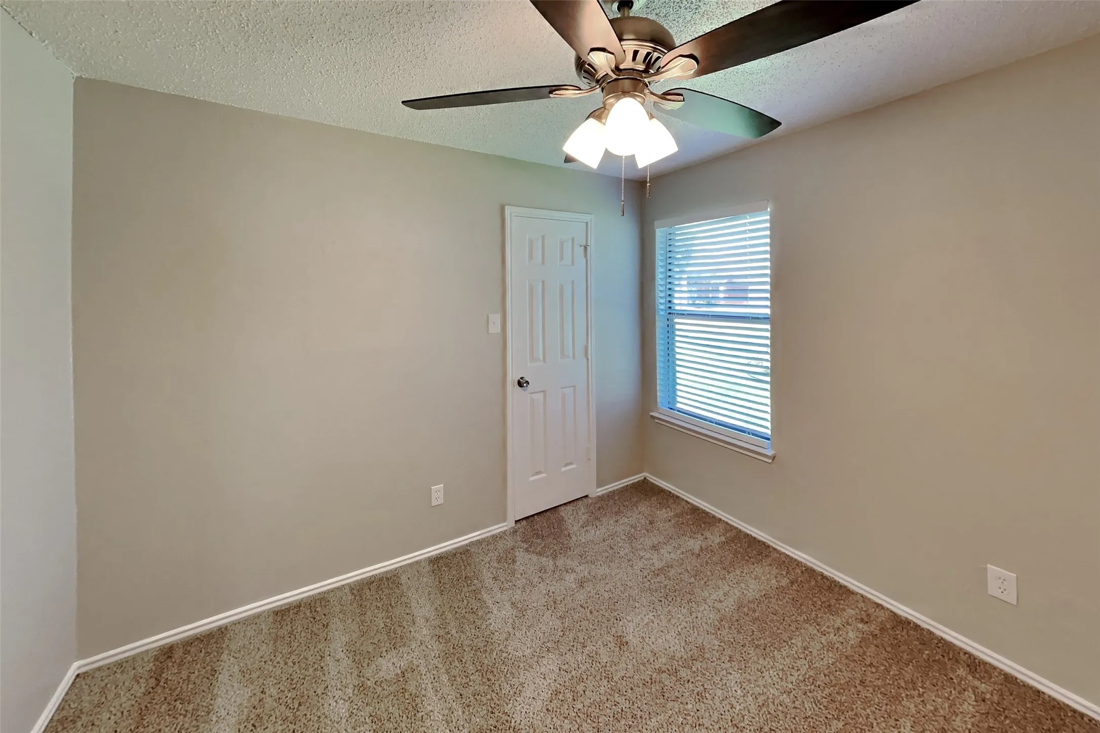 Single Family Residence For Rent in Denton County , 1518 Palisades Drive, Carrollton, Texas 75007, 3 Bedroom, 2 Bathroom, 2 Garage spaces, 1,753 Sqft, built in 1987, mls#21394512, Real Estate Agent in Carrollton, Homes For Rent in Denton county, Homes For Rent in Carrollton, Realtor in Carrollton Texas, Real Estate Brokerage Independent Realty Texas, Luminita Cordes Realtor