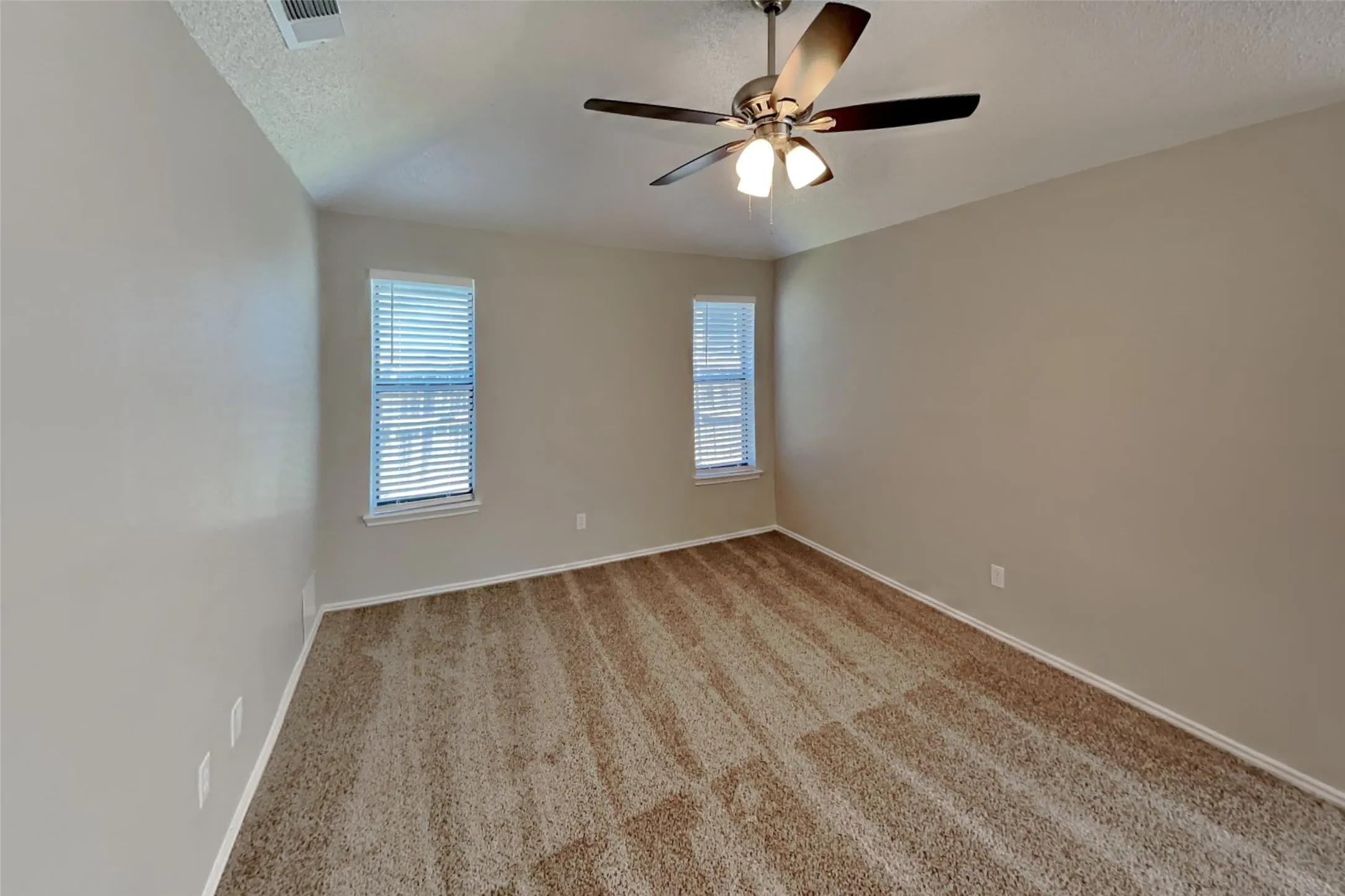 Single Family Residence For Rent in Denton County , 1518 Palisades Drive, Carrollton, Texas 75007, 3 Bedroom, 2 Bathroom, 2 Garage spaces, 1,753 Sqft, built in 1987, mls#21394512, Real Estate Agent in Carrollton, Homes For Rent in Denton county, Homes For Rent in Carrollton, Realtor in Carrollton Texas, Real Estate Brokerage Independent Realty Texas, Luminita Cordes Realtor