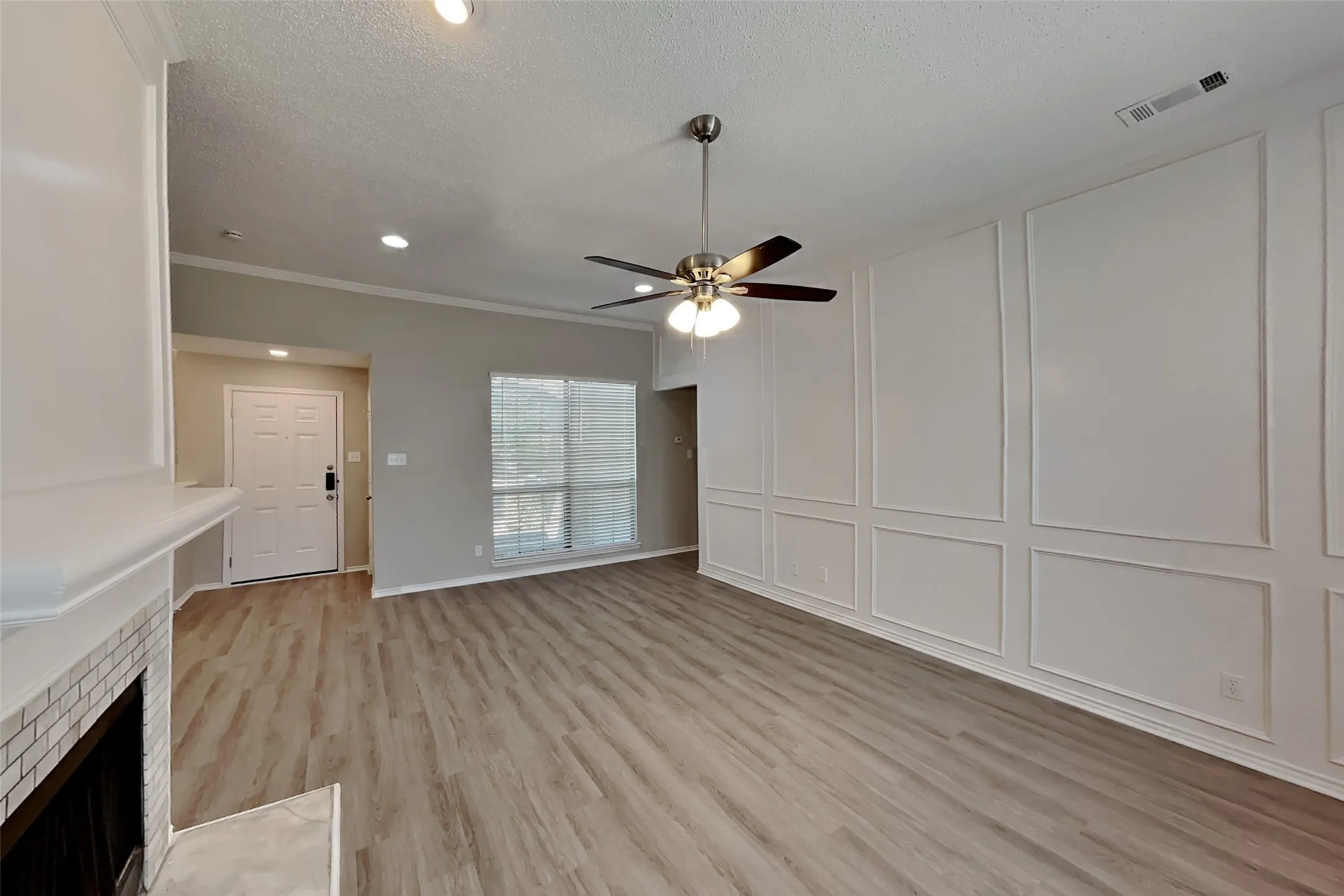 Single Family Residence For Rent in Denton County , 1518 Palisades Drive, Carrollton, Texas 75007, 3 Bedroom, 2 Bathroom, 2 Garage spaces, 1,753 Sqft, built in 1987, mls#21394512, Real Estate Agent in Carrollton, Homes For Rent in Denton county, Homes For Rent in Carrollton, Realtor in Carrollton Texas, Real Estate Brokerage Independent Realty Texas, Luminita Cordes Realtor