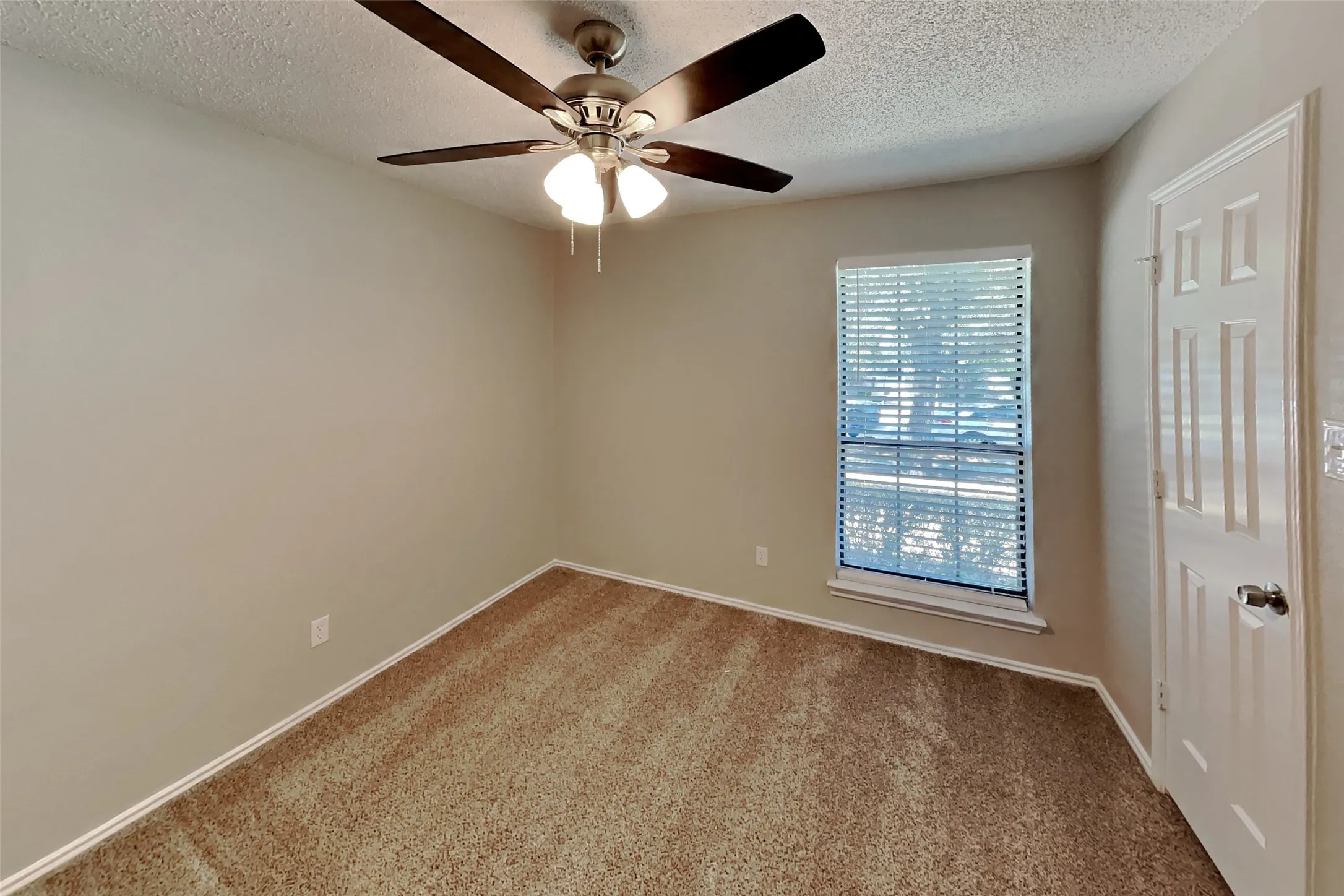 Single Family Residence For Rent in Denton County , 1518 Palisades Drive, Carrollton, Texas 75007, 3 Bedroom, 2 Bathroom, 2 Garage spaces, 1,753 Sqft, built in 1987, mls#21394512, Real Estate Agent in Carrollton, Homes For Rent in Denton county, Homes For Rent in Carrollton, Realtor in Carrollton Texas, Real Estate Brokerage Independent Realty Texas, Luminita Cordes Realtor