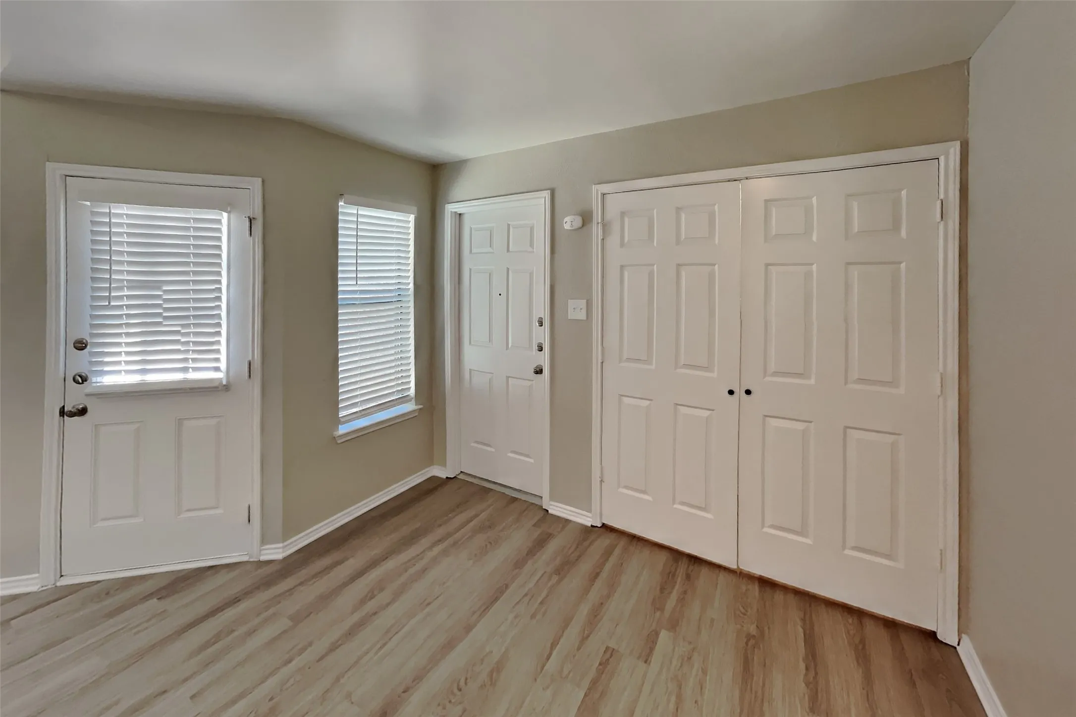 Single Family Residence For Rent in Denton County , 1518 Palisades Drive, Carrollton, Texas 75007, 3 Bedroom, 2 Bathroom, 2 Garage spaces, 1,753 Sqft, built in 1987, mls#21394512, Real Estate Agent in Carrollton, Homes For Rent in Denton county, Homes For Rent in Carrollton, Realtor in Carrollton Texas, Real Estate Brokerage Independent Realty Texas, Luminita Cordes Realtor