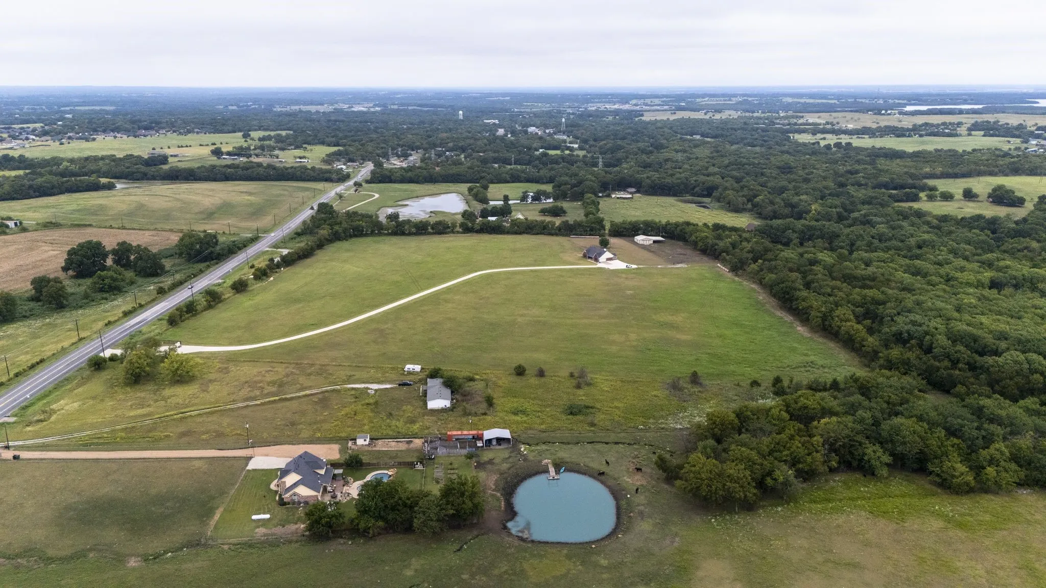 Single Family Residence For Rent in Grayson County , 13114 US Highway 69, Bells, Texas 75414, 3 Bedroom, 2 Bathroom, 2 Garage spaces, 2,206 Sqft, built in 1999, mls#21393615, Real Estate Agent in Bells, Homes For Rent in Grayson county, Homes For Rent in Bells, Realtor in Bells Texas, Real Estate Brokerage Independent Realty Texas, Luminita Cordes Realtor