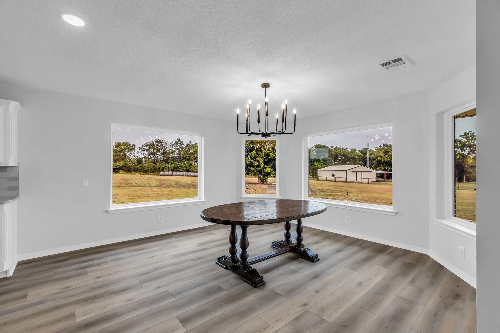 Single Family Residence For Rent in Grayson County , 13114 US Highway 69, Bells, Texas 75414, 3 Bedroom, 2 Bathroom, 2 Garage spaces, 2,206 Sqft, built in 1999, mls#21393615, Real Estate Agent in Bells, Homes For Rent in Grayson county, Homes For Rent in Bells, Realtor in Bells Texas, Real Estate Brokerage Independent Realty Texas, Luminita Cordes Realtor