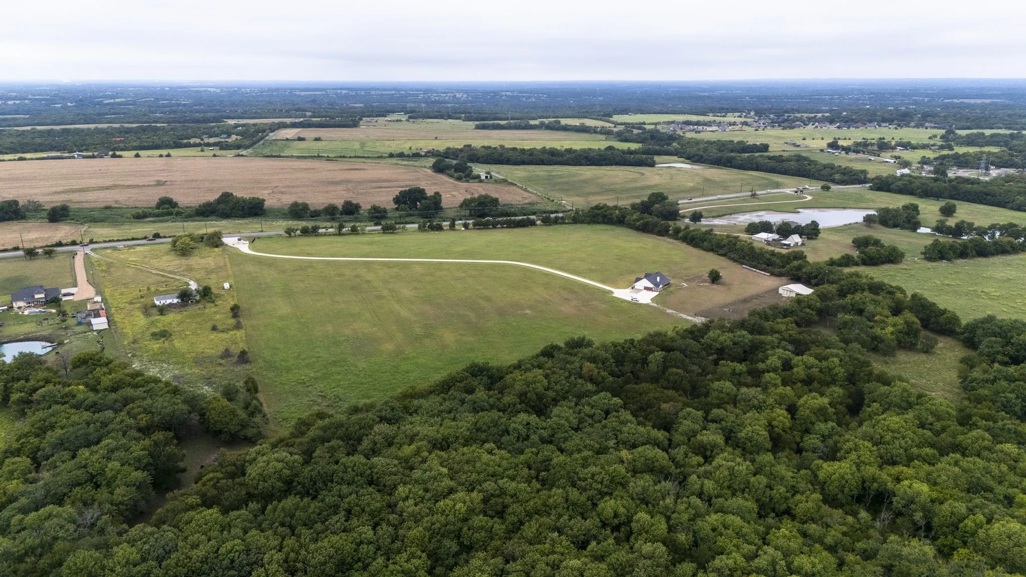 Single Family Residence For Rent in Grayson County , 13114 US Highway 69, Bells, Texas 75414, 3 Bedroom, 2 Bathroom, 2 Garage spaces, 2,206 Sqft, built in 1999, mls#21393615, Real Estate Agent in Bells, Homes For Rent in Grayson county, Homes For Rent in Bells, Realtor in Bells Texas, Real Estate Brokerage Independent Realty Texas, Luminita Cordes Realtor