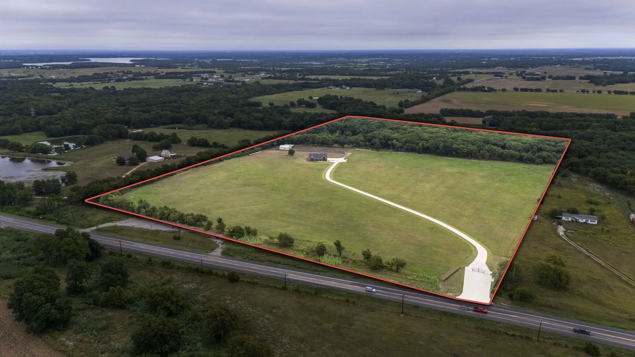 Single Family Residence For Rent in Grayson County , 13114 US Highway 69, Bells, Texas 75414, 3 Bedroom, 2 Bathroom, 2 Garage spaces, 2,206 Sqft, built in 1999, mls#21393615, Real Estate Agent in Bells, Homes For Rent in Grayson county, Homes For Rent in Bells, Realtor in Bells Texas, Real Estate Brokerage Independent Realty Texas, Luminita Cordes Realtor