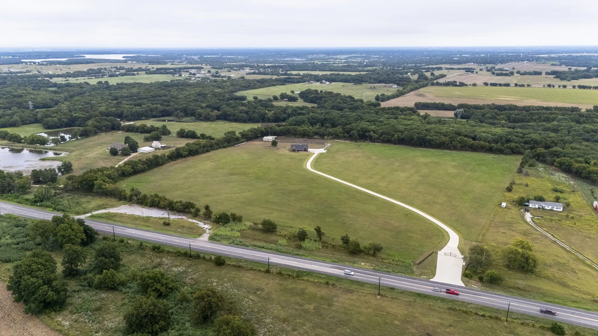 Single Family Residence For Rent in Grayson County , 13114 US Highway 69, Bells, Texas 75414, 3 Bedroom, 2 Bathroom, 2 Garage spaces, 2,206 Sqft, built in 1999, mls#21393615, Real Estate Agent in Bells, Homes For Rent in Grayson county, Homes For Rent in Bells, Realtor in Bells Texas, Real Estate Brokerage Independent Realty Texas, Luminita Cordes Realtor