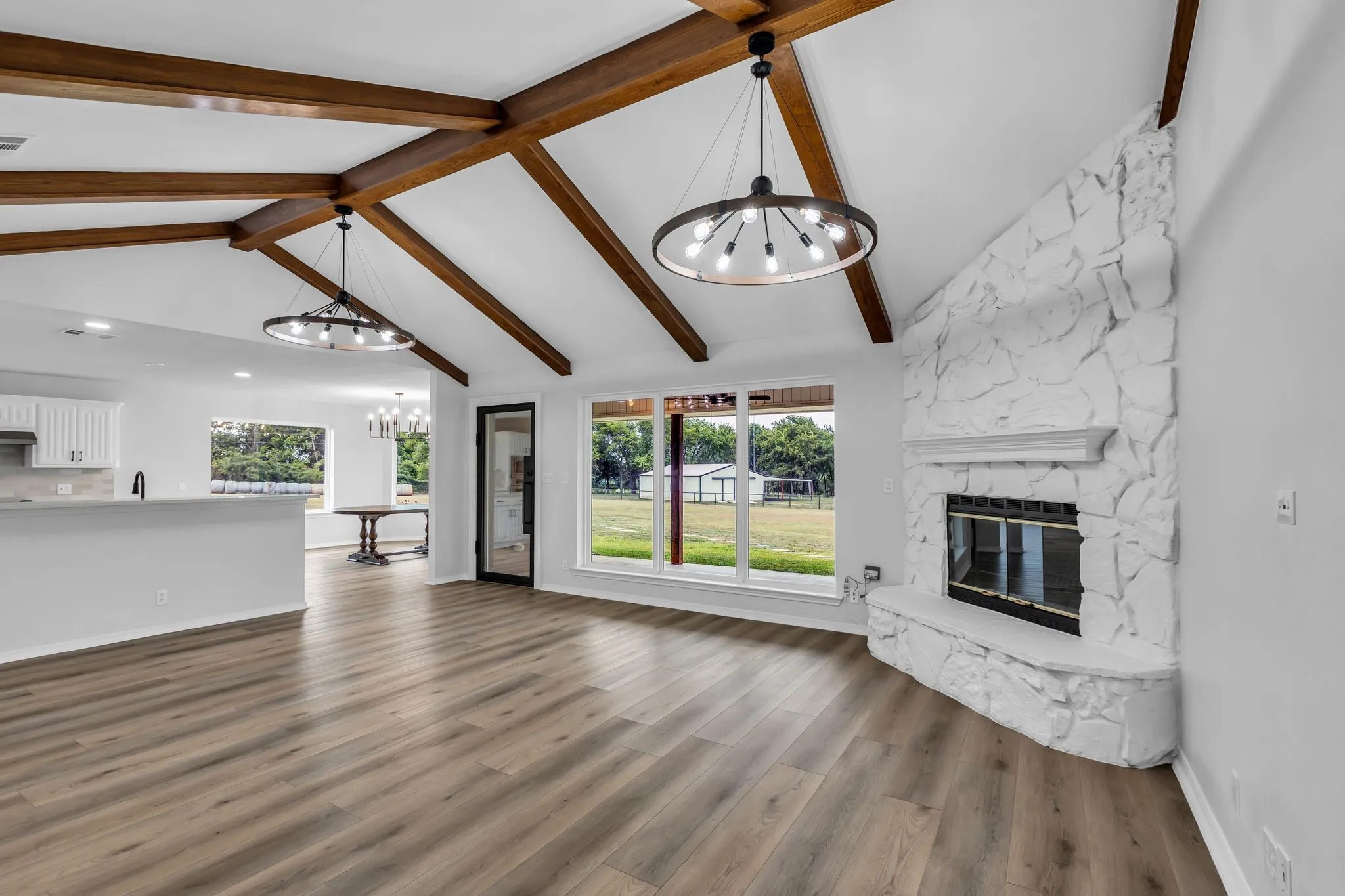 Single Family Residence For Rent in Grayson County , 13114 US Highway 69, Bells, Texas 75414, 3 Bedroom, 2 Bathroom, 2 Garage spaces, 2,206 Sqft, built in 1999, mls#21393615, Real Estate Agent in Bells, Homes For Rent in Grayson county, Homes For Rent in Bells, Realtor in Bells Texas, Real Estate Brokerage Independent Realty Texas, Luminita Cordes Realtor
