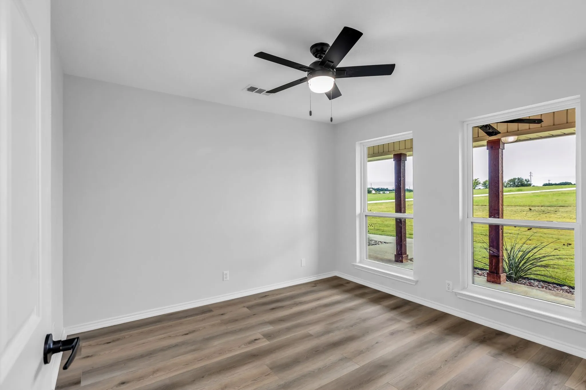 Single Family Residence For Rent in Grayson County , 13114 US Highway 69, Bells, Texas 75414, 3 Bedroom, 2 Bathroom, 2 Garage spaces, 2,206 Sqft, built in 1999, mls#21393615, Real Estate Agent in Bells, Homes For Rent in Grayson county, Homes For Rent in Bells, Realtor in Bells Texas, Real Estate Brokerage Independent Realty Texas, Luminita Cordes Realtor