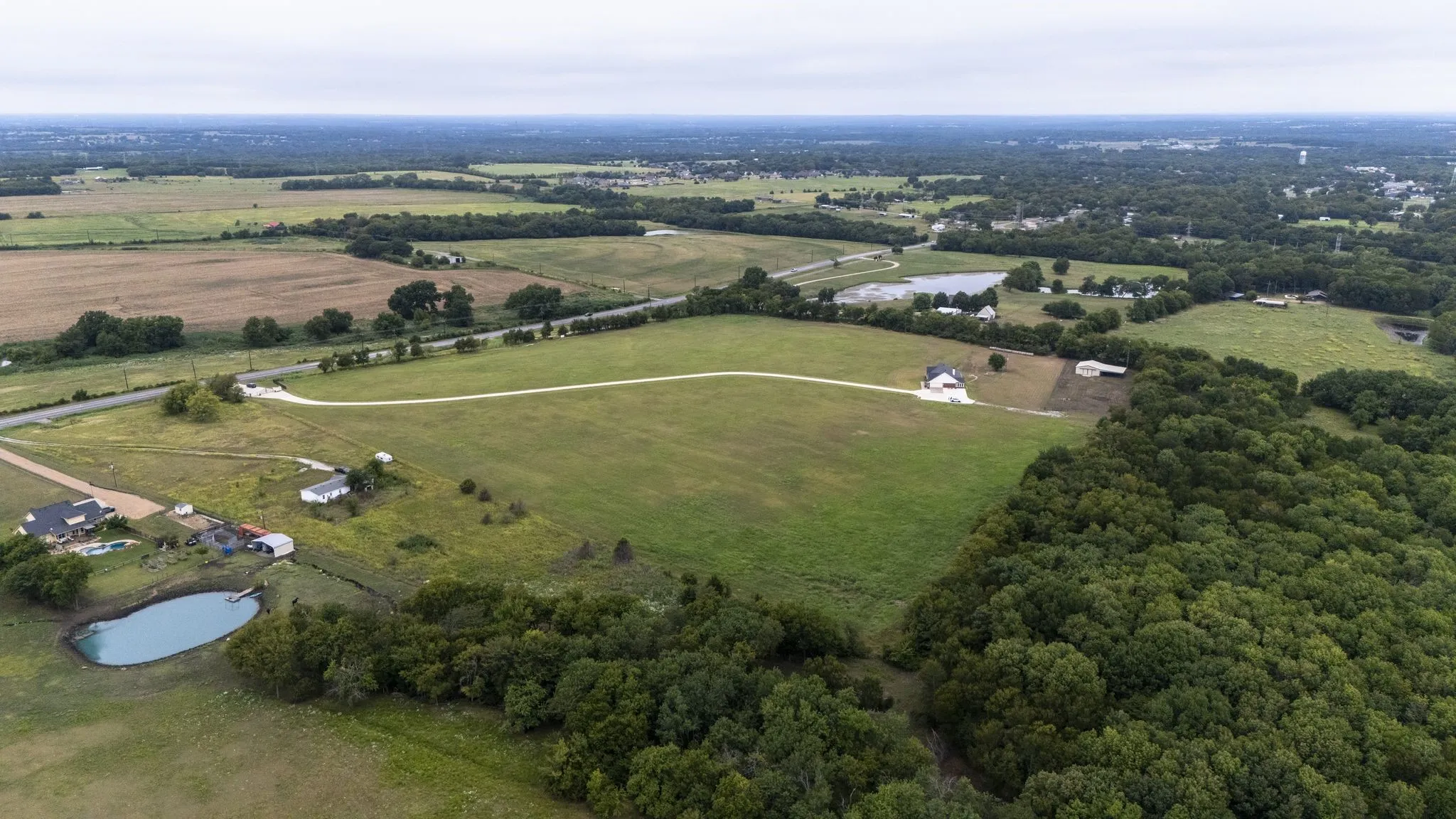 Single Family Residence For Rent in Grayson County , 13114 US Highway 69, Bells, Texas 75414, 3 Bedroom, 2 Bathroom, 2 Garage spaces, 2,206 Sqft, built in 1999, mls#21393615, Real Estate Agent in Bells, Homes For Rent in Grayson county, Homes For Rent in Bells, Realtor in Bells Texas, Real Estate Brokerage Independent Realty Texas, Luminita Cordes Realtor
