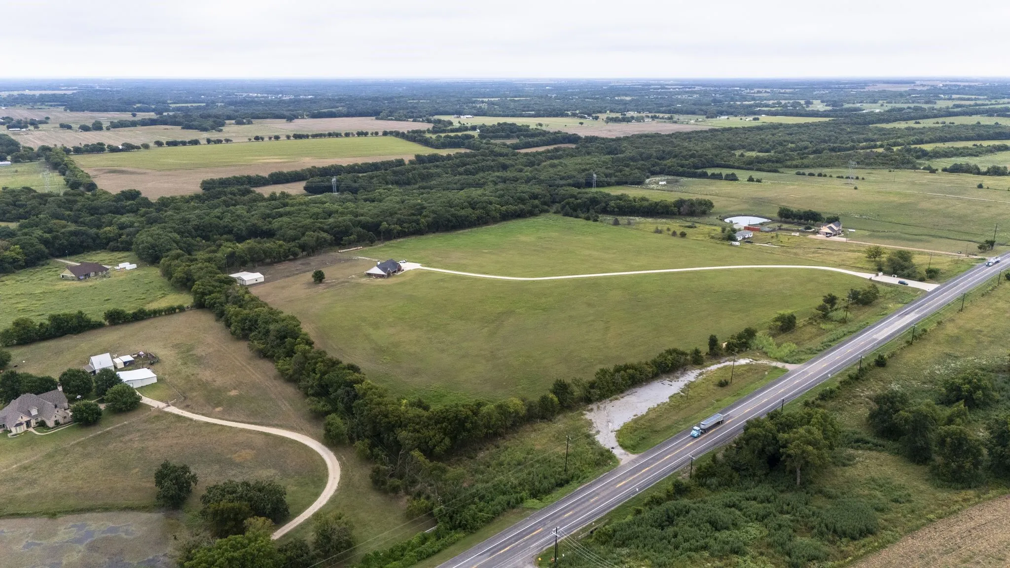 Single Family Residence For Rent in Grayson County , 13114 US Highway 69, Bells, Texas 75414, 3 Bedroom, 2 Bathroom, 2 Garage spaces, 2,206 Sqft, built in 1999, mls#21393615, Real Estate Agent in Bells, Homes For Rent in Grayson county, Homes For Rent in Bells, Realtor in Bells Texas, Real Estate Brokerage Independent Realty Texas, Luminita Cordes Realtor