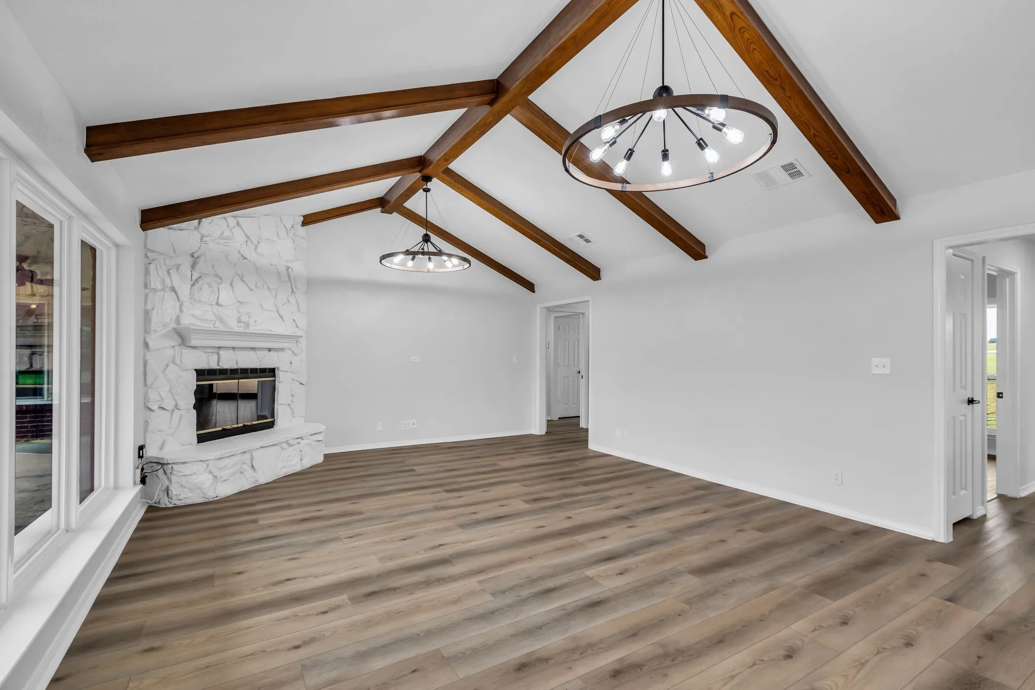Single Family Residence For Rent in Grayson County , 13114 US Highway 69, Bells, Texas 75414, 3 Bedroom, 2 Bathroom, 2 Garage spaces, 2,206 Sqft, built in 1999, mls#21393615, Real Estate Agent in Bells, Homes For Rent in Grayson county, Homes For Rent in Bells, Realtor in Bells Texas, Real Estate Brokerage Independent Realty Texas, Luminita Cordes Realtor