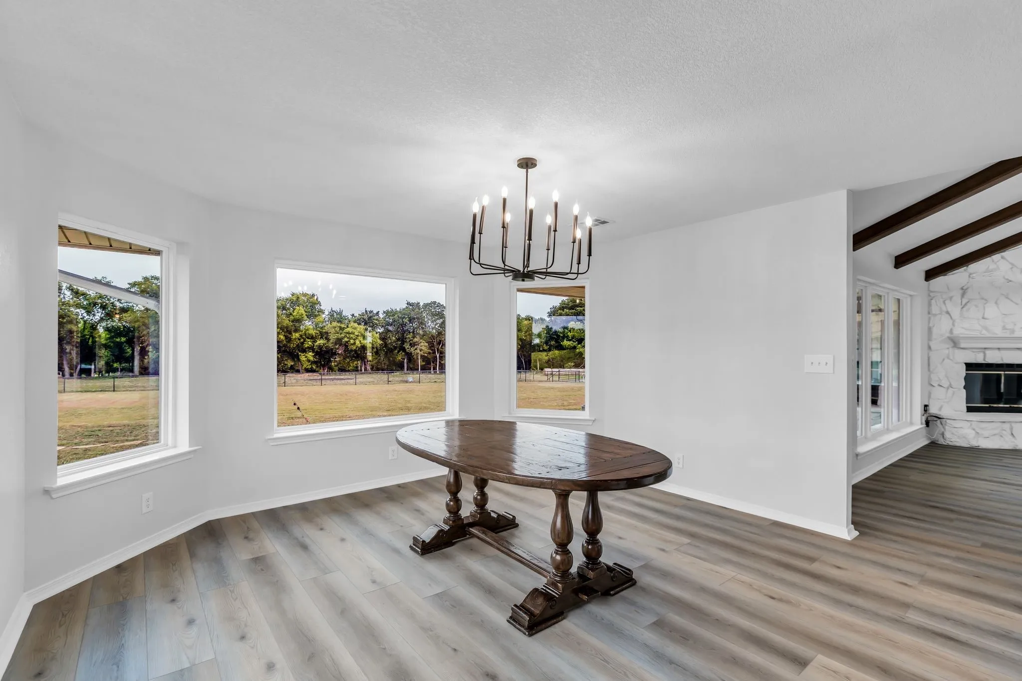 Single Family Residence For Rent in Grayson County , 13114 US Highway 69, Bells, Texas 75414, 3 Bedroom, 2 Bathroom, 2 Garage spaces, 2,206 Sqft, built in 1999, mls#21393615, Real Estate Agent in Bells, Homes For Rent in Grayson county, Homes For Rent in Bells, Realtor in Bells Texas, Real Estate Brokerage Independent Realty Texas, Luminita Cordes Realtor