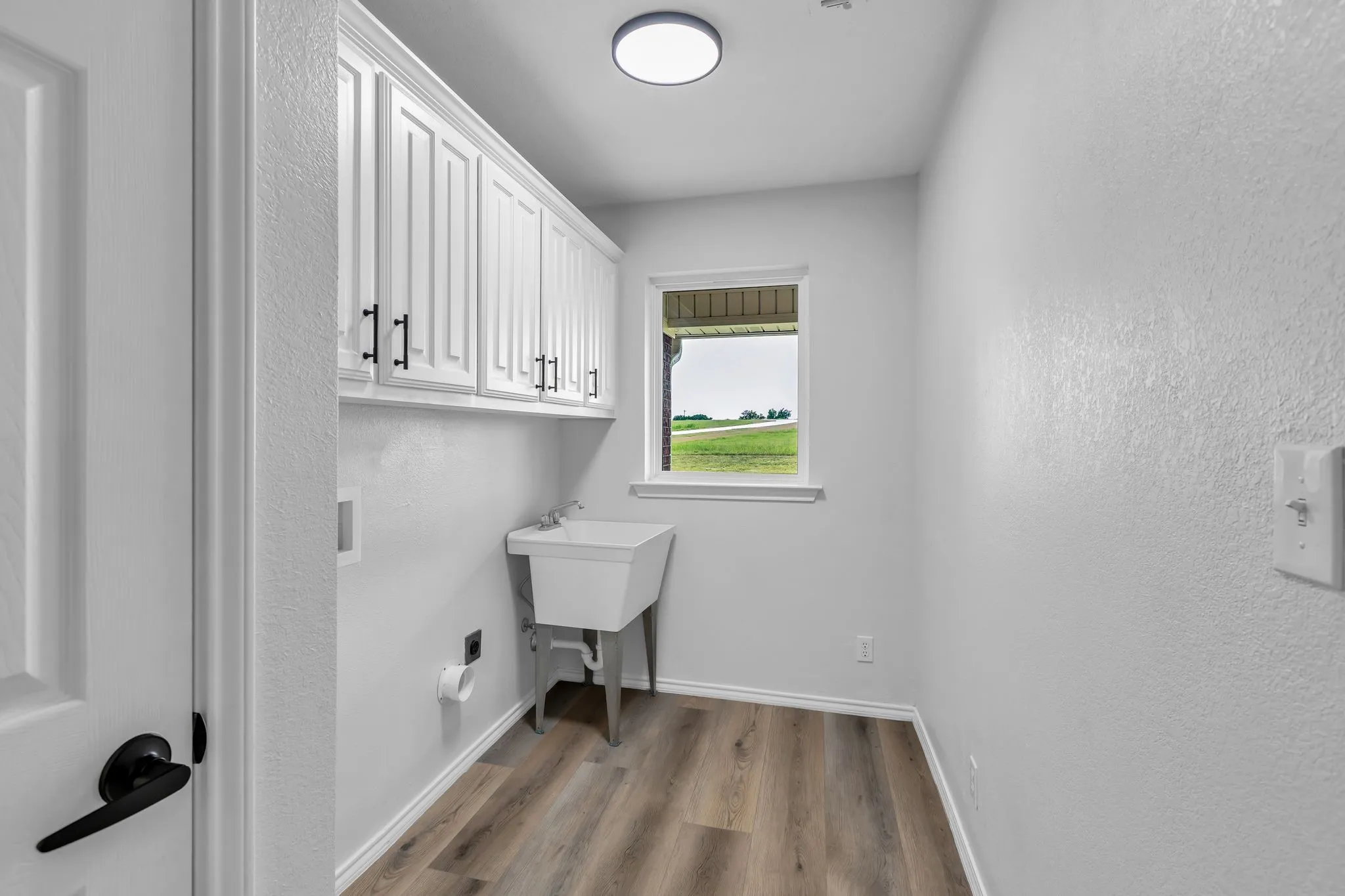 Single Family Residence For Rent in Grayson County , 13114 US Highway 69, Bells, Texas 75414, 3 Bedroom, 2 Bathroom, 2 Garage spaces, 2,206 Sqft, built in 1999, mls#21393615, Real Estate Agent in Bells, Homes For Rent in Grayson county, Homes For Rent in Bells, Realtor in Bells Texas, Real Estate Brokerage Independent Realty Texas, Luminita Cordes Realtor