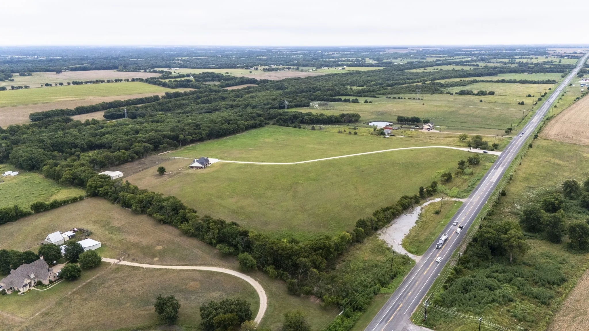 Single Family Residence For Rent in Grayson County , 13114 US Highway 69, Bells, Texas 75414, 3 Bedroom, 2 Bathroom, 2 Garage spaces, 2,206 Sqft, built in 1999, mls#21393615, Real Estate Agent in Bells, Homes For Rent in Grayson county, Homes For Rent in Bells, Realtor in Bells Texas, Real Estate Brokerage Independent Realty Texas, Luminita Cordes Realtor