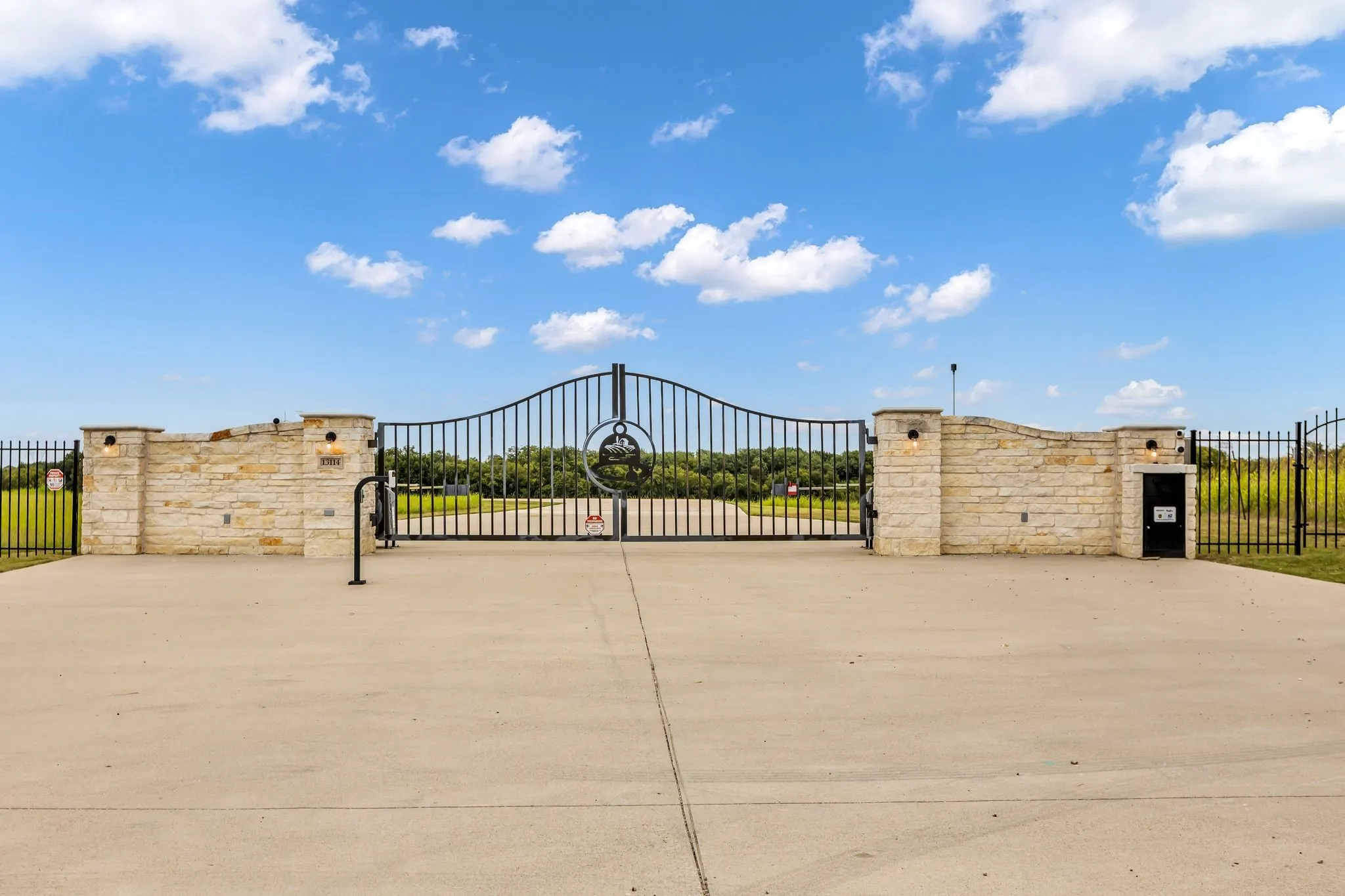 Single Family Residence For Rent in Grayson County , 13114 US Highway 69, Bells, Texas 75414, 3 Bedroom, 2 Bathroom, 2 Garage spaces, 2,206 Sqft, built in 1999, mls#21393615, Real Estate Agent in Bells, Homes For Rent in Grayson county, Homes For Rent in Bells, Realtor in Bells Texas, Real Estate Brokerage Independent Realty Texas, Luminita Cordes Realtor