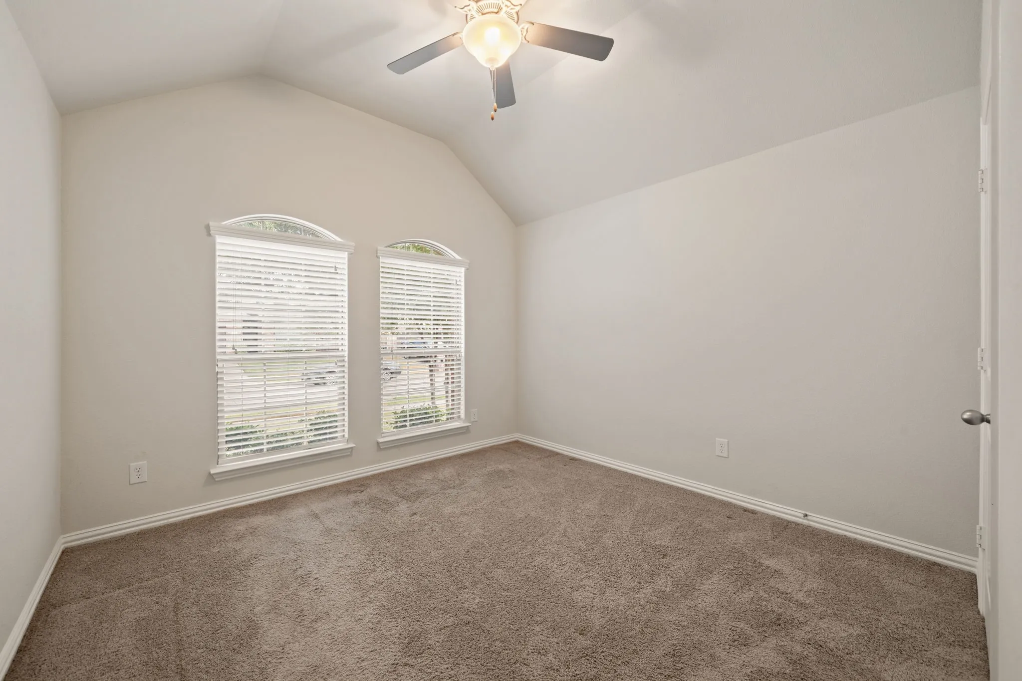 Single Family Residence For Sale in Collin County , 3909 Brook Wood Drive, Mc Kinney, Texas 75071, 3 Bedroom, 3 Bathroom, 2 Garage spaces, 2,275 Sqft, built in 2013, mls#21390916, Real Estate Agent in Mc Kinney, Homes For Sale in Collin county, Homes For Sale in Mc Kinney, Realtor in Mc Kinney Texas, Real Estate Brokerage Independent Realty Texas, Luminita Cordes Realtor