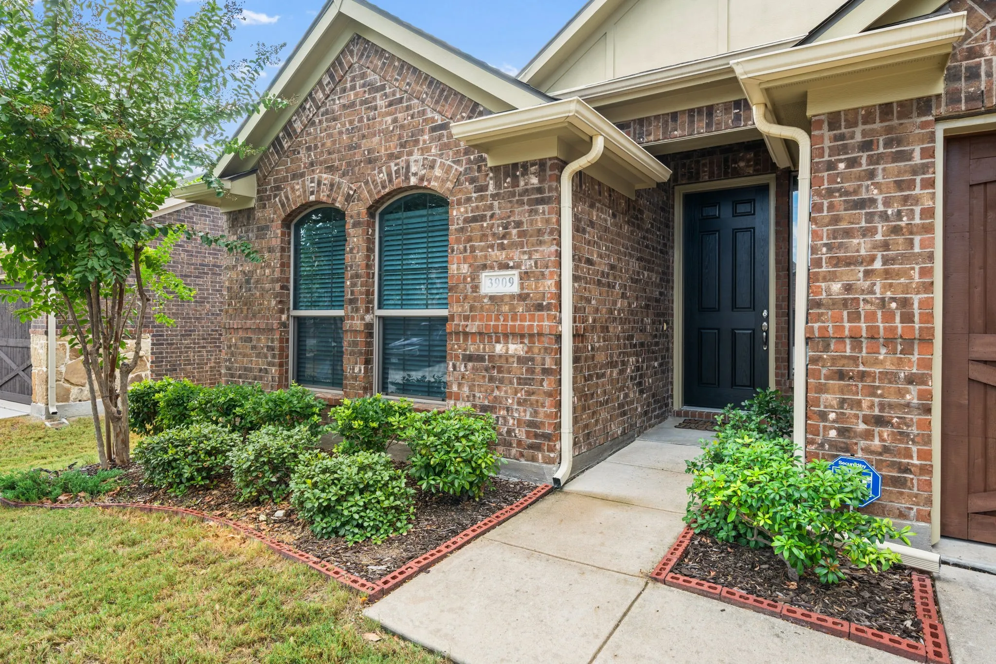 Single Family Residence For Sale in Collin County , 3909 Brook Wood Drive, Mc Kinney, Texas 75071, 3 Bedroom, 3 Bathroom, 2 Garage spaces, 2,275 Sqft, built in 2013, mls#21390916, Real Estate Agent in Mc Kinney, Homes For Sale in Collin county, Homes For Sale in Mc Kinney, Realtor in Mc Kinney Texas, Real Estate Brokerage Independent Realty Texas, Luminita Cordes Realtor