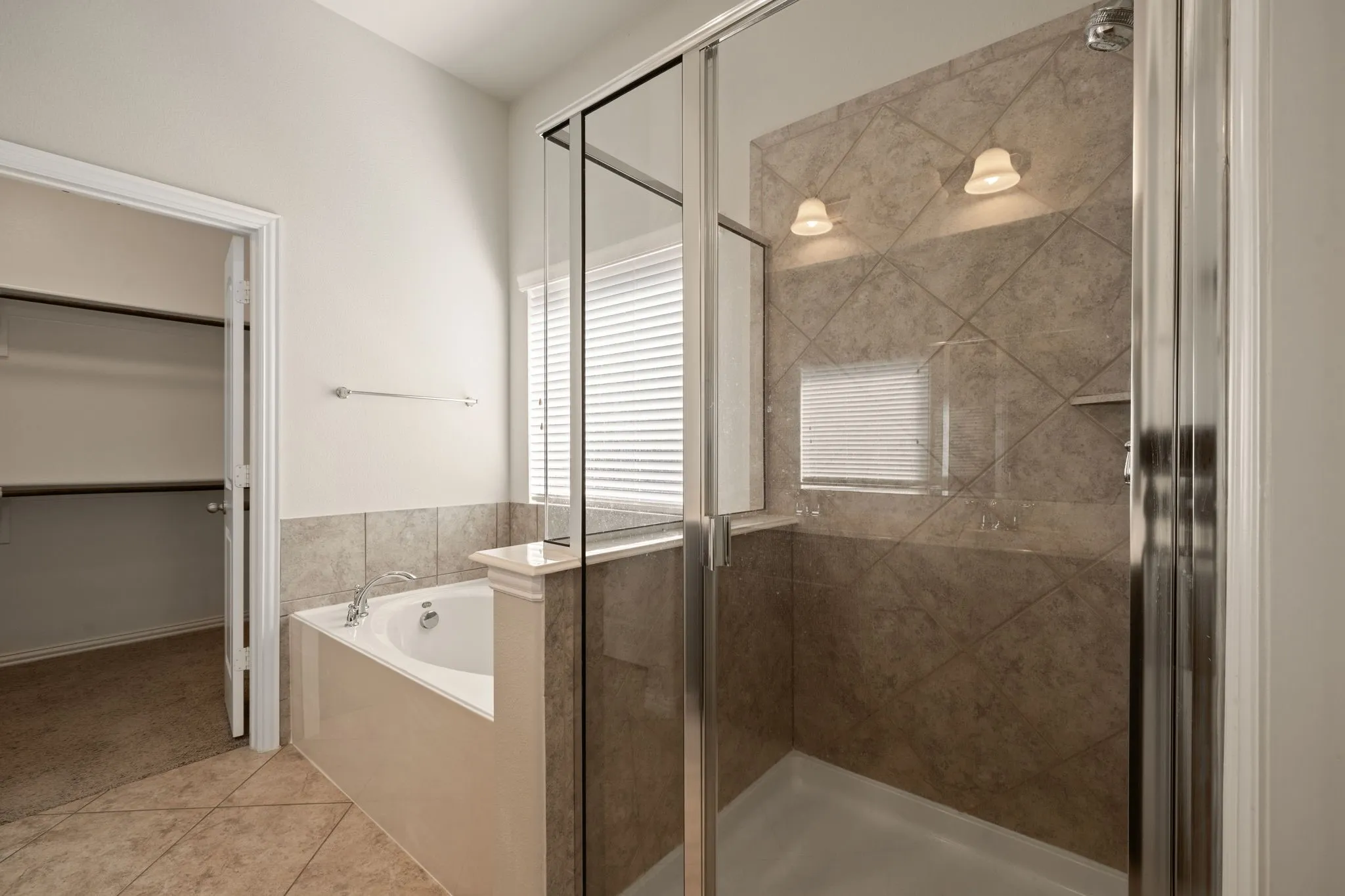 Single Family Residence For Sale in Collin County , 3909 Brook Wood Drive, Mc Kinney, Texas 75071, 3 Bedroom, 3 Bathroom, 2 Garage spaces, 2,275 Sqft, built in 2013, mls#21390916, Real Estate Agent in Mc Kinney, Homes For Sale in Collin county, Homes For Sale in Mc Kinney, Realtor in Mc Kinney Texas, Real Estate Brokerage Independent Realty Texas, Luminita Cordes Realtor