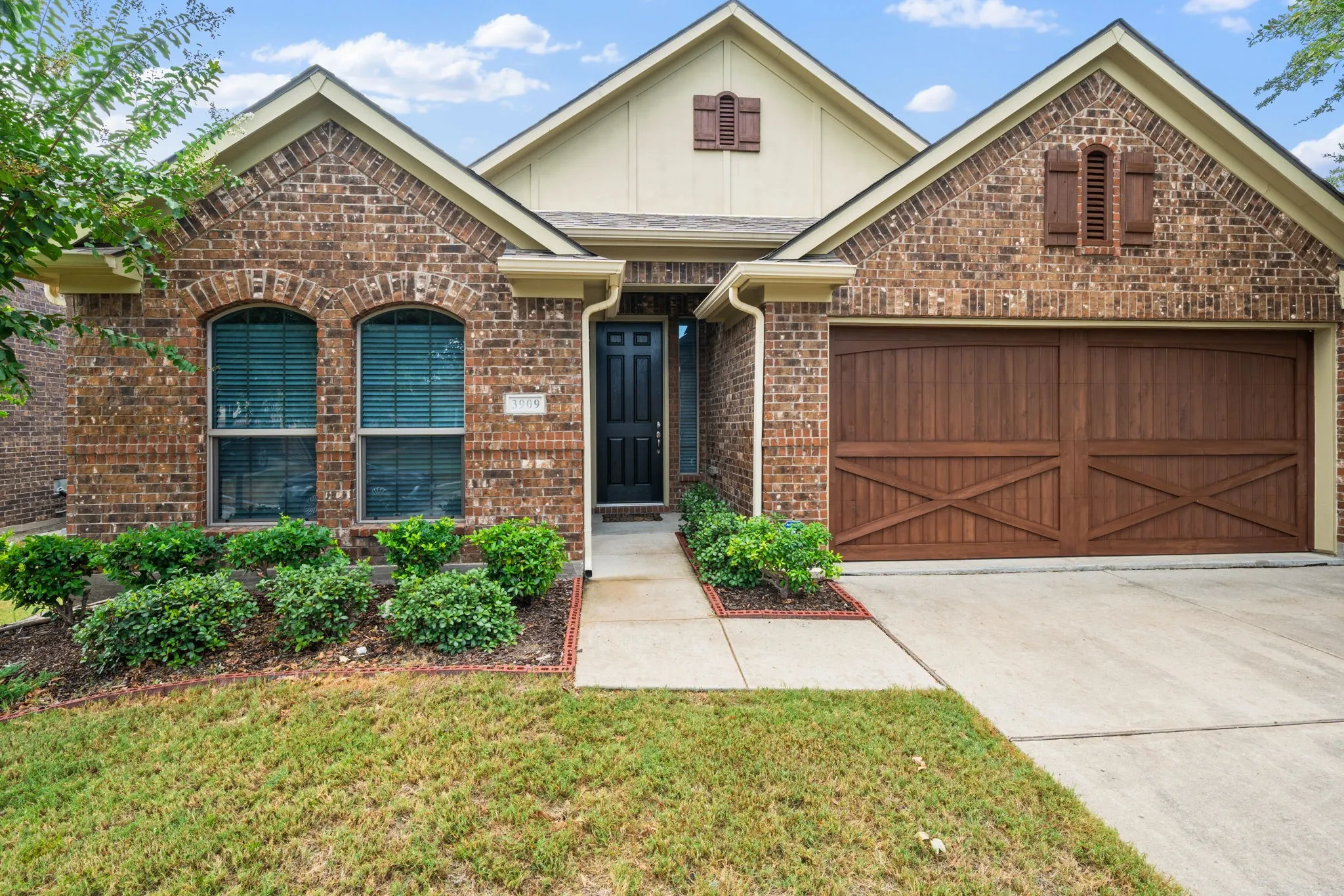 Single Family Residence For Sale in Collin County , 3909 Brook Wood Drive, Mc Kinney, Texas 75071, 3 Bedroom, 3 Bathroom, 2 Garage spaces, 2,275 Sqft, built in 2013, mls#21390916, Real Estate Agent in Mc Kinney, Homes For Sale in Collin county, Homes For Sale in Mc Kinney, Realtor in Mc Kinney Texas, Real Estate Brokerage Independent Realty Texas, Luminita Cordes Realtor