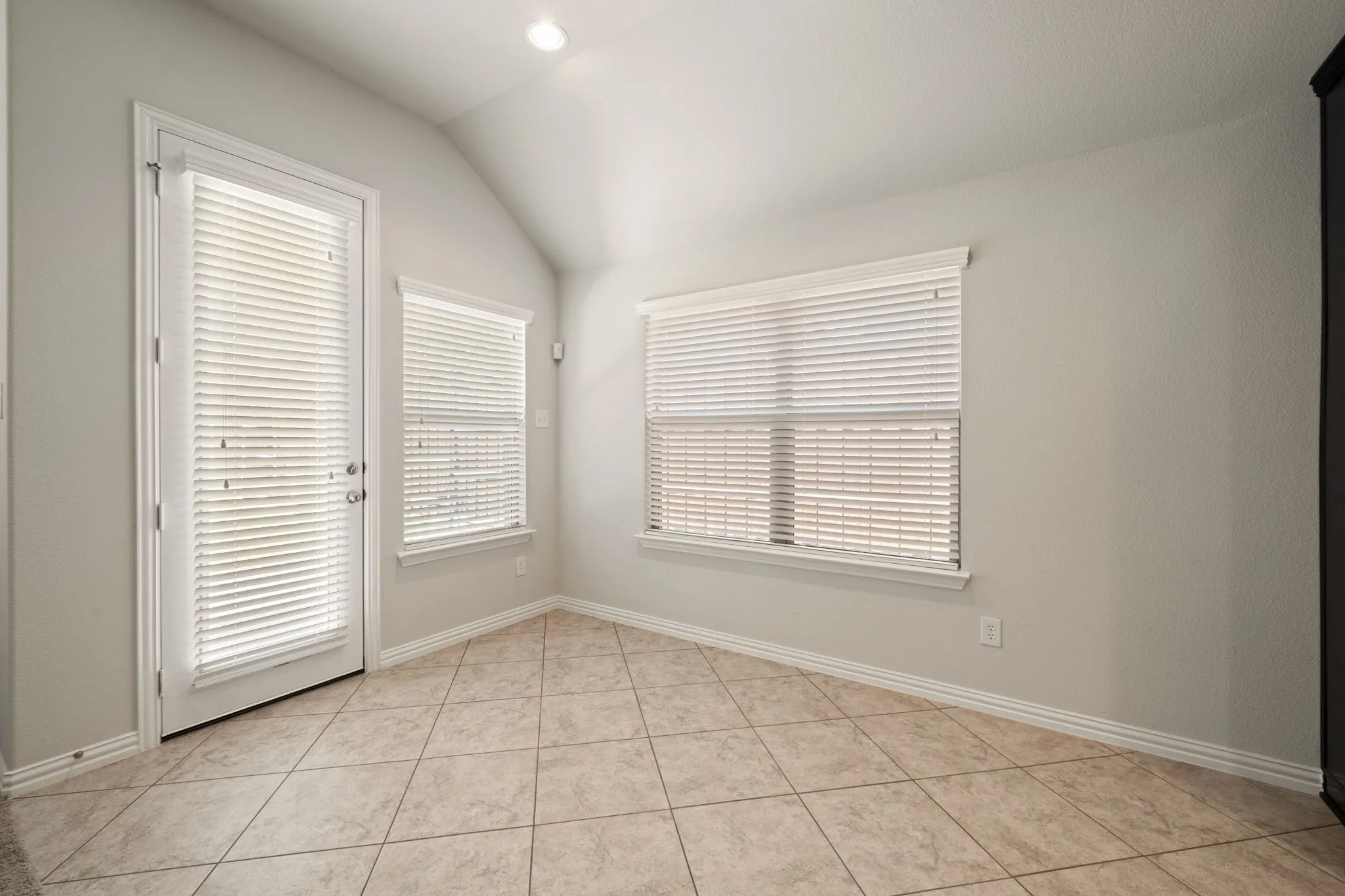 Single Family Residence For Sale in Collin County , 3909 Brook Wood Drive, Mc Kinney, Texas 75071, 3 Bedroom, 3 Bathroom, 2 Garage spaces, 2,275 Sqft, built in 2013, mls#21390916, Real Estate Agent in Mc Kinney, Homes For Sale in Collin county, Homes For Sale in Mc Kinney, Realtor in Mc Kinney Texas, Real Estate Brokerage Independent Realty Texas, Luminita Cordes Realtor