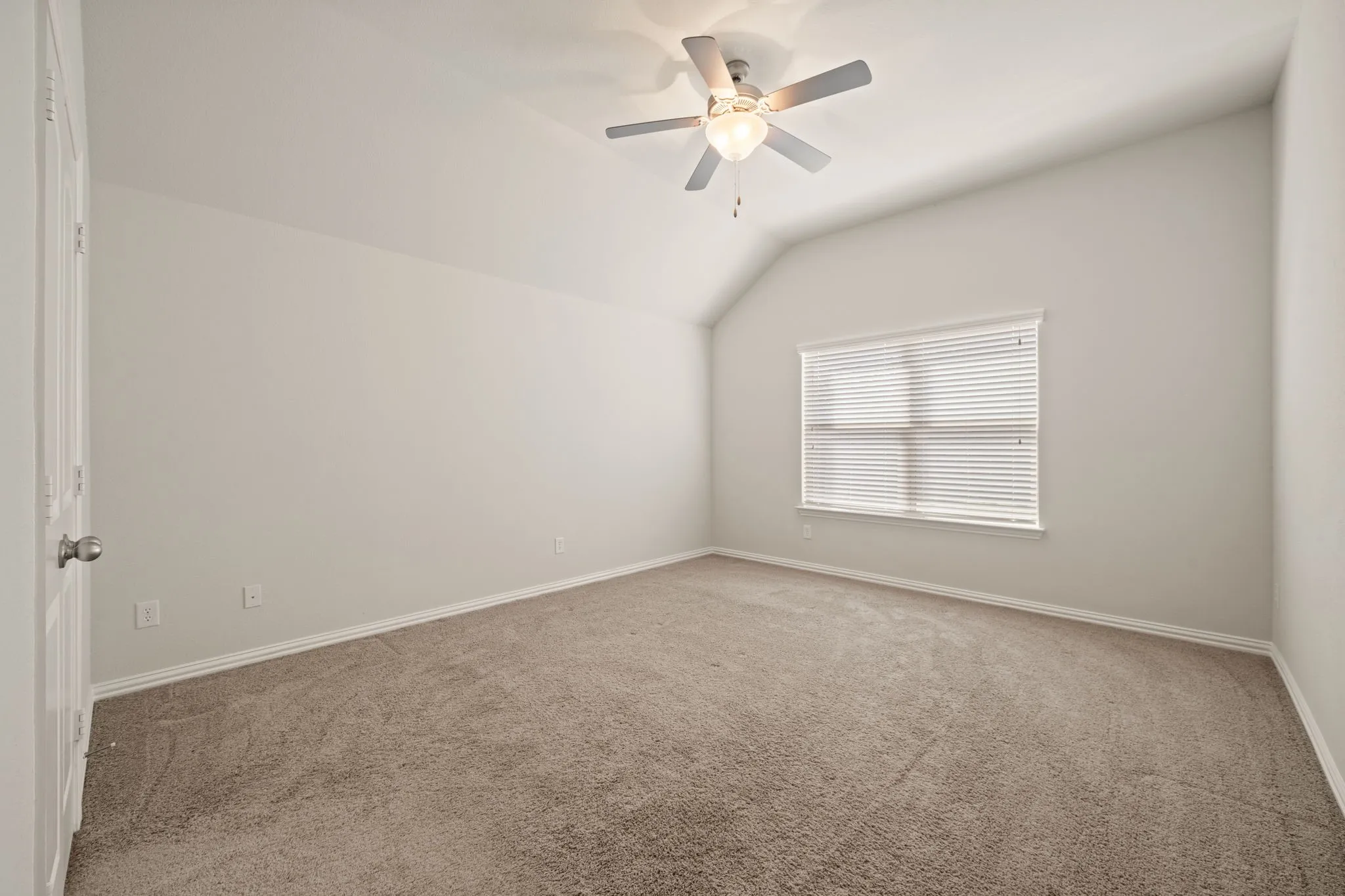 Single Family Residence For Sale in Collin County , 3909 Brook Wood Drive, Mc Kinney, Texas 75071, 3 Bedroom, 3 Bathroom, 2 Garage spaces, 2,275 Sqft, built in 2013, mls#21390916, Real Estate Agent in Mc Kinney, Homes For Sale in Collin county, Homes For Sale in Mc Kinney, Realtor in Mc Kinney Texas, Real Estate Brokerage Independent Realty Texas, Luminita Cordes Realtor