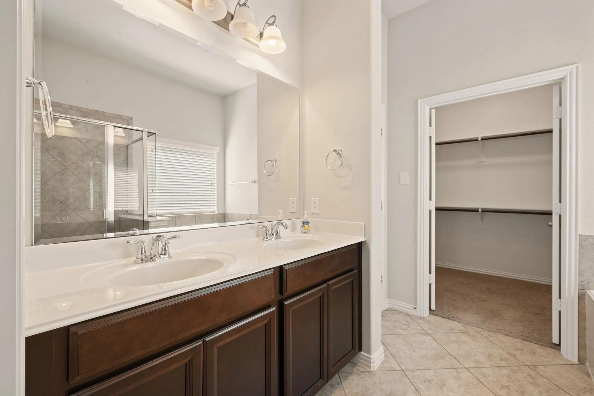 Single Family Residence For Sale in Collin County , 3909 Brook Wood Drive, Mc Kinney, Texas 75071, 3 Bedroom, 3 Bathroom, 2 Garage spaces, 2,275 Sqft, built in 2013, mls#21390916, Real Estate Agent in Mc Kinney, Homes For Sale in Collin county, Homes For Sale in Mc Kinney, Realtor in Mc Kinney Texas, Real Estate Brokerage Independent Realty Texas, Luminita Cordes Realtor