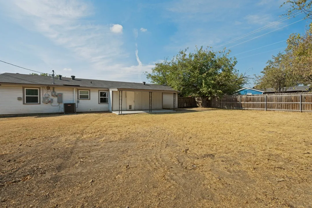 Single Family Residence For Rent in Tarrant County , 5301 Stanley Keller Road, Haltom City, Texas 76117, 3 Bedroom, 1 Bathroom, 2 Garage spaces, 1,008 Sqft, built in 1958, mls#21393400, Real Estate Agent in Haltom City, Homes For Rent in Tarrant county, Homes For Rent in Haltom City, Realtor in Haltom City Texas, Real Estate Brokerage Independent Realty Texas, Luminita Cordes Realtor
