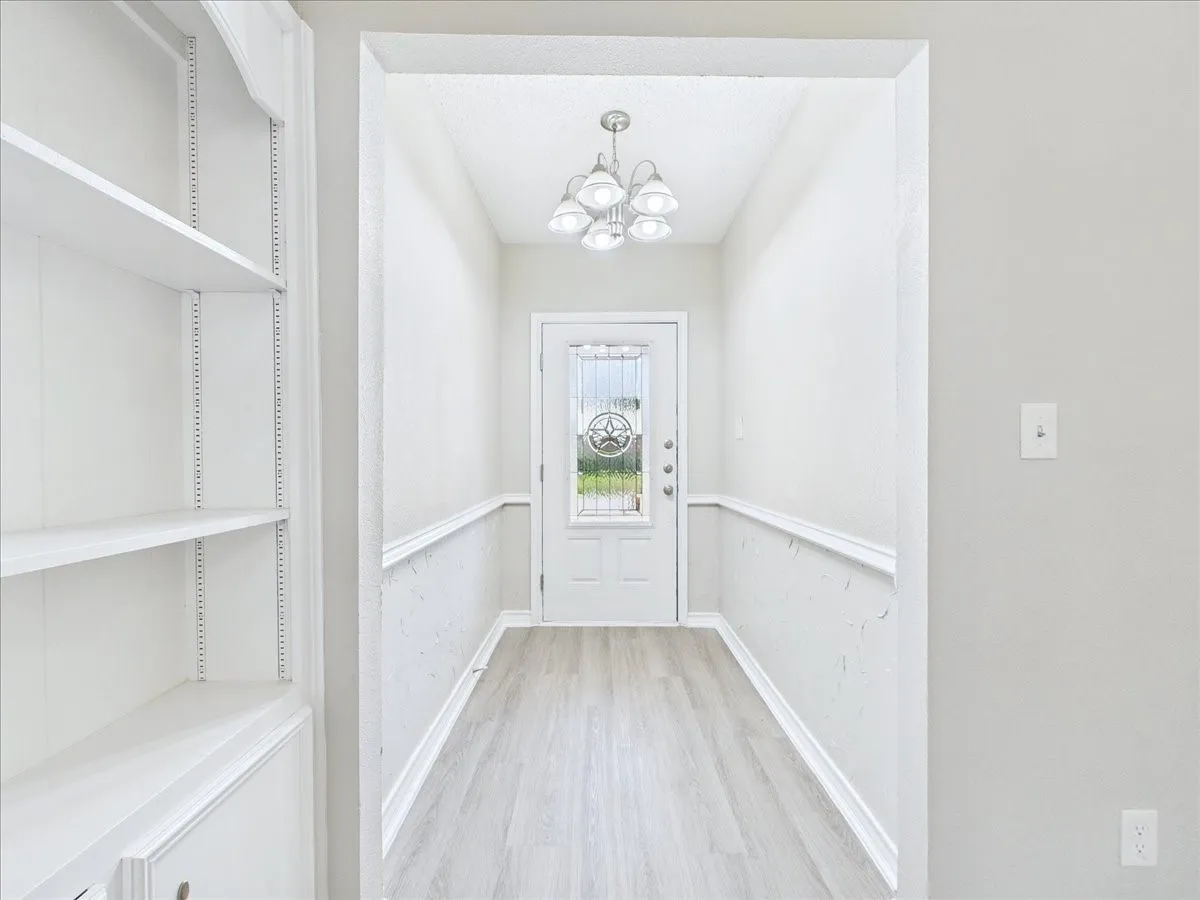 Single Family Residence For Rent in Tarrant County , 4900 Ridgeline Drive, Arlington, Texas 76017, 3 Bedroom, 2 Bathroom, 2 Garage spaces, 1,661 Sqft, built in 1977, mls#21393439, Real Estate Agent in Arlington, Homes For Rent in Tarrant county, Homes For Rent in Arlington, Realtor in Arlington Texas, Real Estate Brokerage Independent Realty Texas, Luminita Cordes Realtor