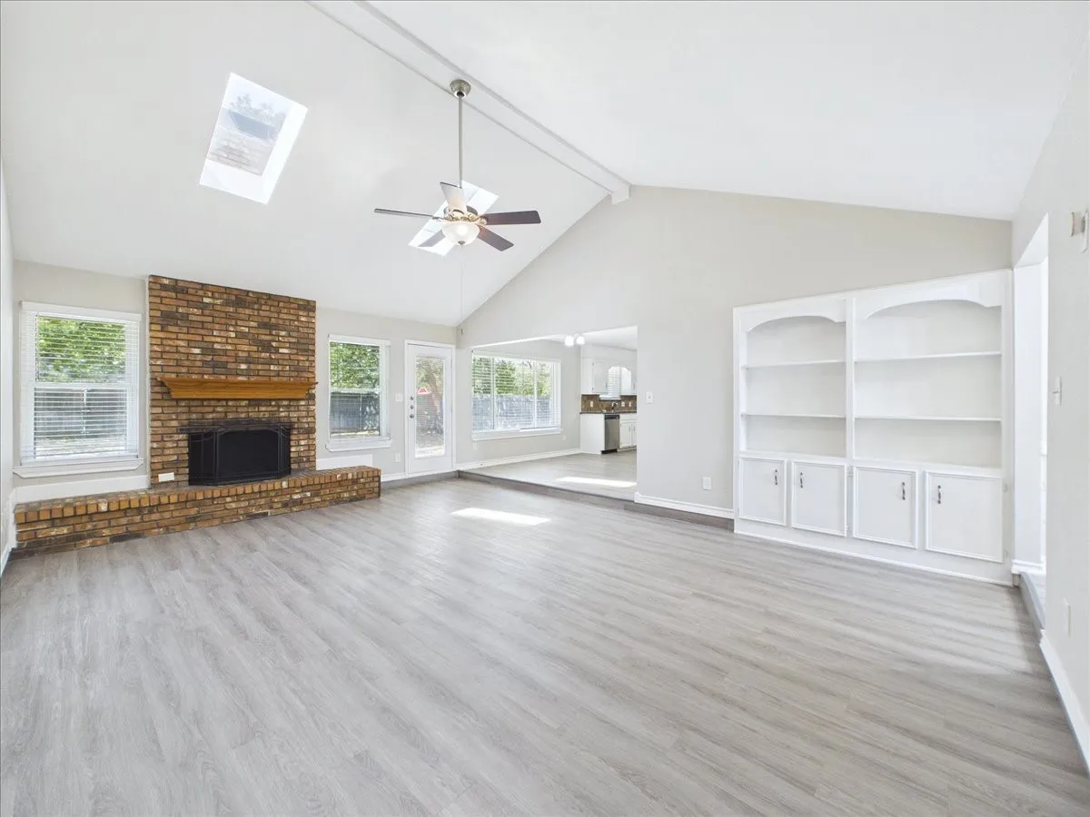 Single Family Residence For Rent in Tarrant County , 4900 Ridgeline Drive, Arlington, Texas 76017, 3 Bedroom, 2 Bathroom, 2 Garage spaces, 1,661 Sqft, built in 1977, mls#21393439, Real Estate Agent in Arlington, Homes For Rent in Tarrant county, Homes For Rent in Arlington, Realtor in Arlington Texas, Real Estate Brokerage Independent Realty Texas, Luminita Cordes Realtor