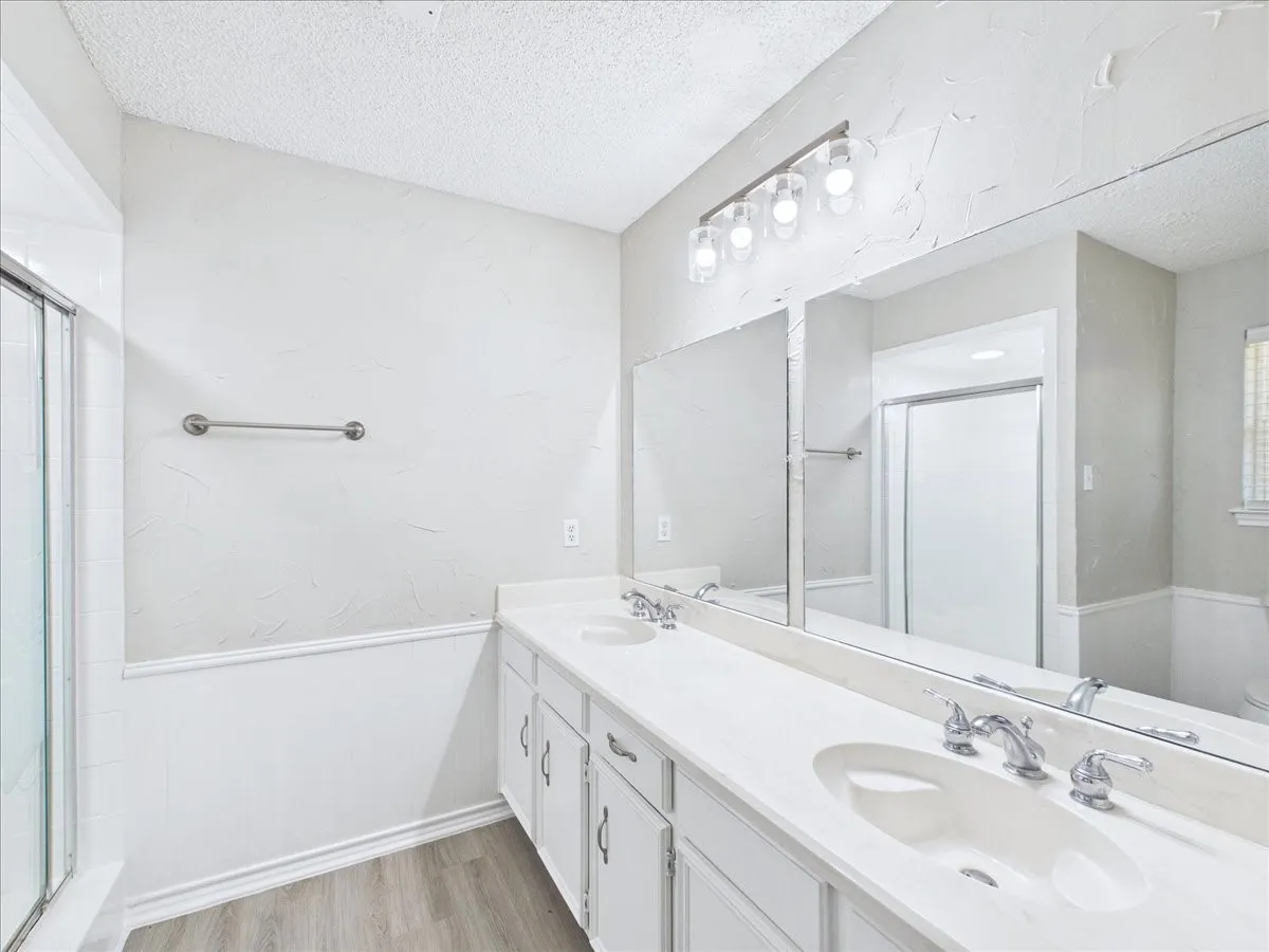 Single Family Residence For Rent in Tarrant County , 4900 Ridgeline Drive, Arlington, Texas 76017, 3 Bedroom, 2 Bathroom, 2 Garage spaces, 1,661 Sqft, built in 1977, mls#21393439, Real Estate Agent in Arlington, Homes For Rent in Tarrant county, Homes For Rent in Arlington, Realtor in Arlington Texas, Real Estate Brokerage Independent Realty Texas, Luminita Cordes Realtor