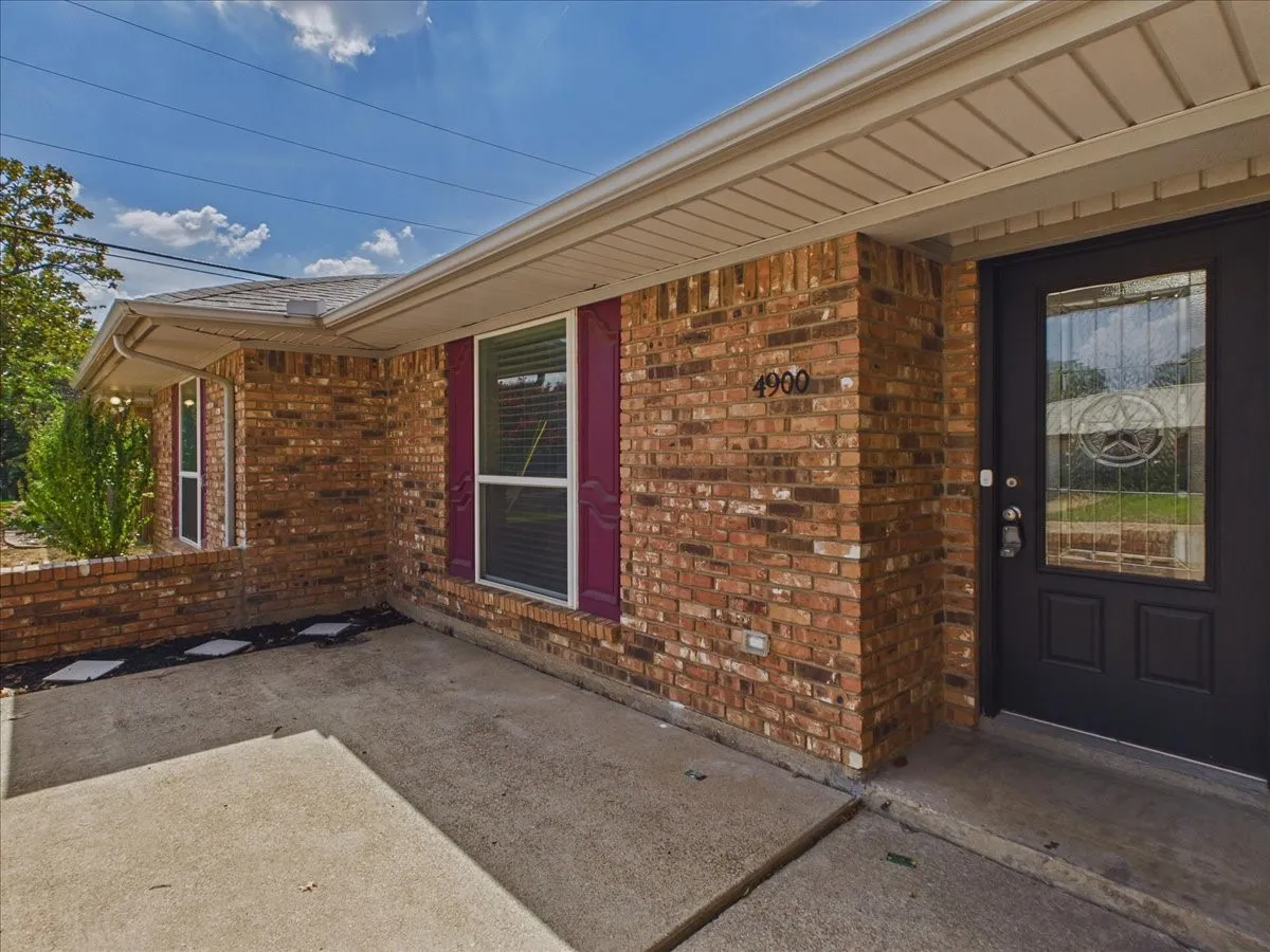 Single Family Residence For Rent in Tarrant County , 4900 Ridgeline Drive, Arlington, Texas 76017, 3 Bedroom, 2 Bathroom, 2 Garage spaces, 1,661 Sqft, built in 1977, mls#21393439, Real Estate Agent in Arlington, Homes For Rent in Tarrant county, Homes For Rent in Arlington, Realtor in Arlington Texas, Real Estate Brokerage Independent Realty Texas, Luminita Cordes Realtor