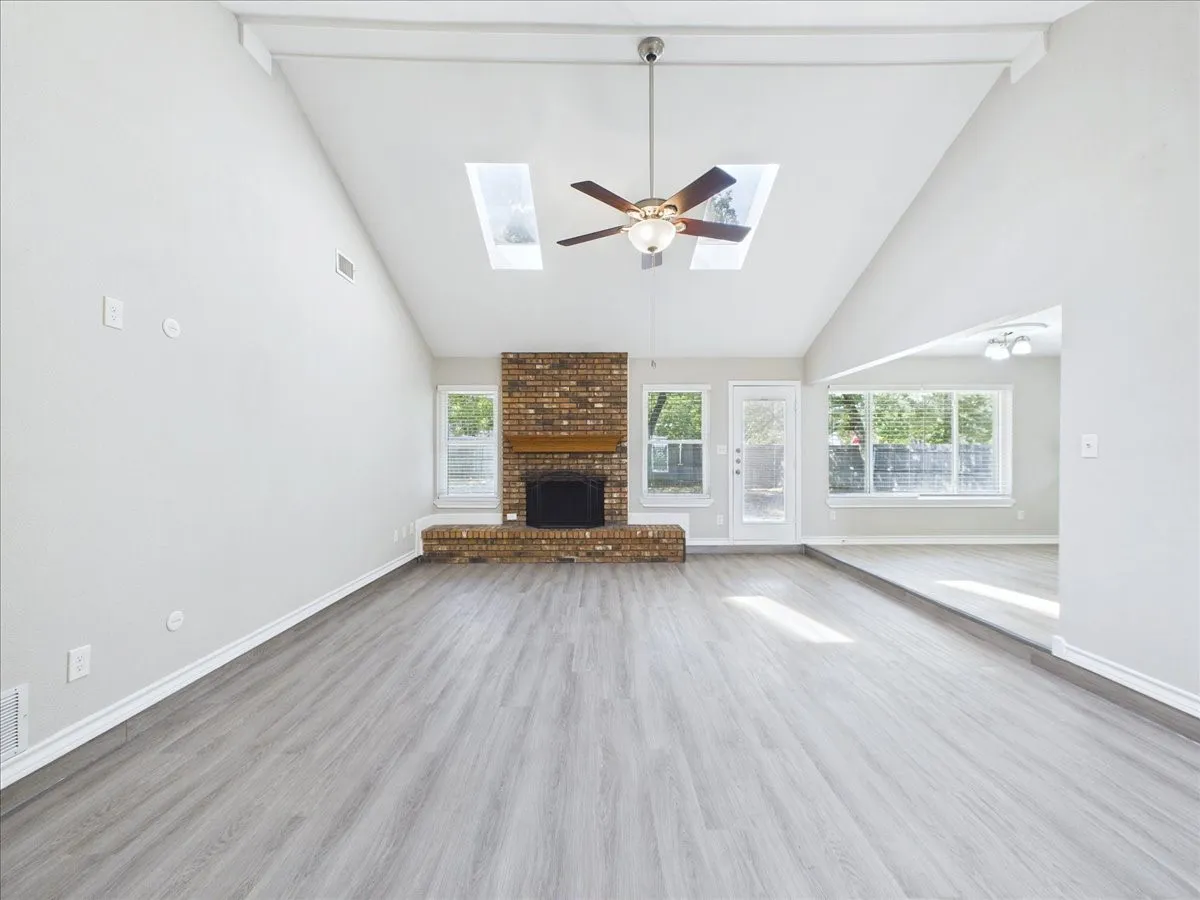 Single Family Residence For Rent in Tarrant County , 4900 Ridgeline Drive, Arlington, Texas 76017, 3 Bedroom, 2 Bathroom, 2 Garage spaces, 1,661 Sqft, built in 1977, mls#21393439, Real Estate Agent in Arlington, Homes For Rent in Tarrant county, Homes For Rent in Arlington, Realtor in Arlington Texas, Real Estate Brokerage Independent Realty Texas, Luminita Cordes Realtor