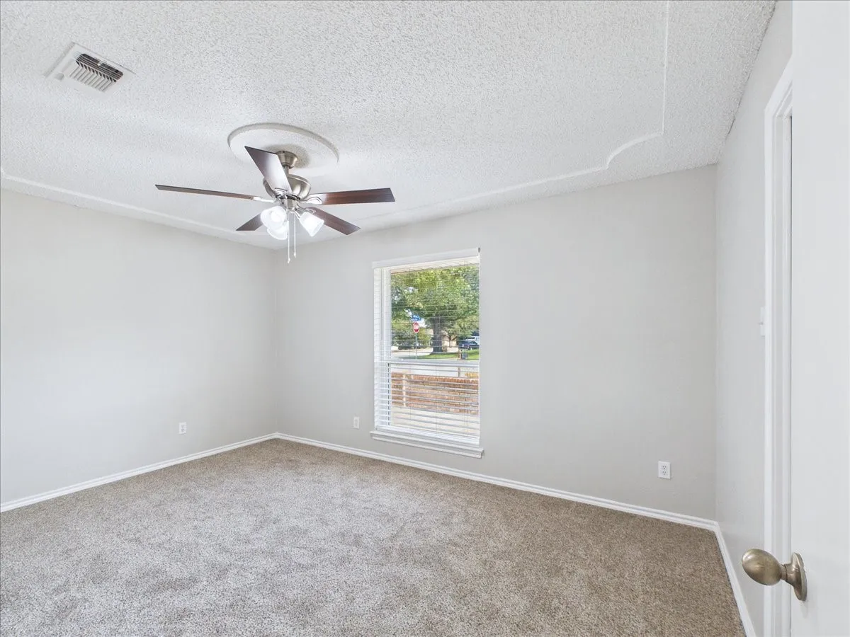 Single Family Residence For Rent in Tarrant County , 4900 Ridgeline Drive, Arlington, Texas 76017, 3 Bedroom, 2 Bathroom, 2 Garage spaces, 1,661 Sqft, built in 1977, mls#21393439, Real Estate Agent in Arlington, Homes For Rent in Tarrant county, Homes For Rent in Arlington, Realtor in Arlington Texas, Real Estate Brokerage Independent Realty Texas, Luminita Cordes Realtor