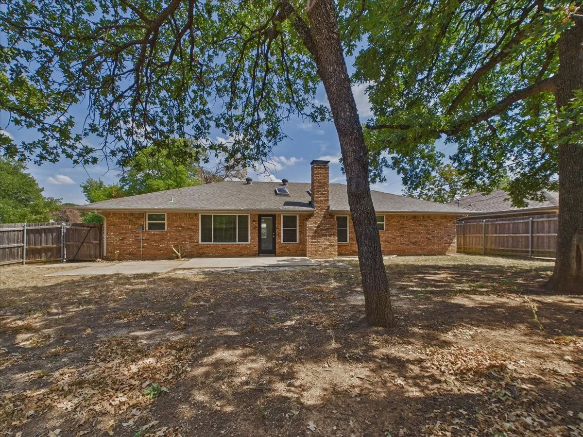 Single Family Residence For Rent in Tarrant County , 4900 Ridgeline Drive, Arlington, Texas 76017, 3 Bedroom, 2 Bathroom, 2 Garage spaces, 1,661 Sqft, built in 1977, mls#21393439, Real Estate Agent in Arlington, Homes For Rent in Tarrant county, Homes For Rent in Arlington, Realtor in Arlington Texas, Real Estate Brokerage Independent Realty Texas, Luminita Cordes Realtor