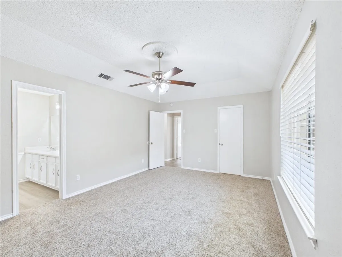 Single Family Residence For Rent in Tarrant County , 4900 Ridgeline Drive, Arlington, Texas 76017, 3 Bedroom, 2 Bathroom, 2 Garage spaces, 1,661 Sqft, built in 1977, mls#21393439, Real Estate Agent in Arlington, Homes For Rent in Tarrant county, Homes For Rent in Arlington, Realtor in Arlington Texas, Real Estate Brokerage Independent Realty Texas, Luminita Cordes Realtor