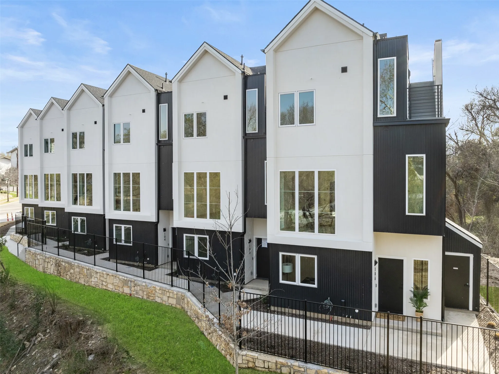 Condominium For Rent in Dallas County , 4811 Denton Drive 101, Dallas, Texas 75219, 3 Bedroom, 4 Bathroom, 2 Garage spaces, 1,712 Sqft, built in 2025, mls#21394505, Real Estate Agent in Dallas, Homes For Rent in Dallas county, Homes For Rent in Dallas, Realtor in Dallas Texas, Real Estate Brokerage Independent Realty Texas, Luminita Cordes Realtor