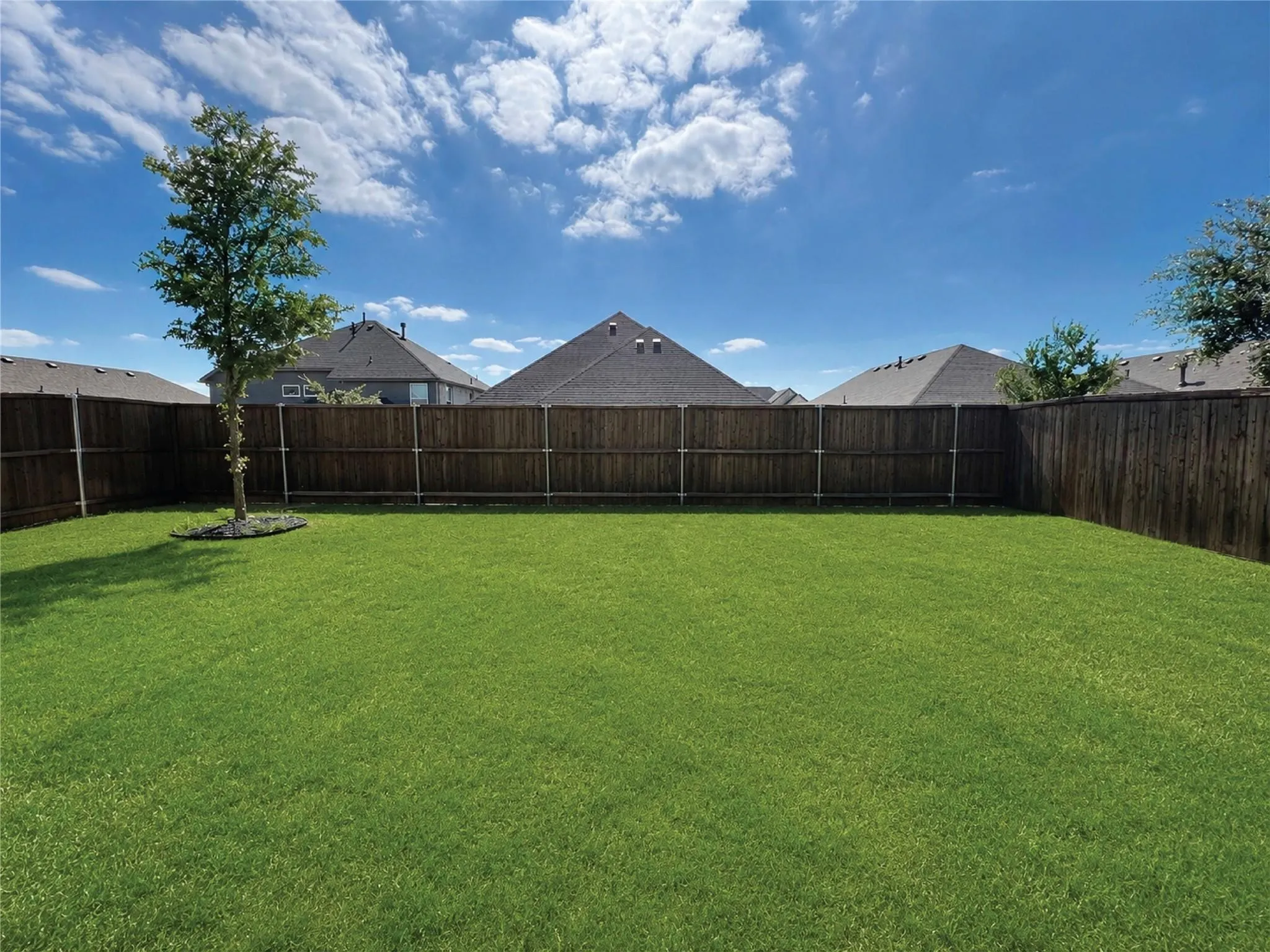 Single Family Residence For Rent in Denton County , 124 Savannah Lane, Oak Point, Texas 75068, 3 Bedroom, 2 Bathroom, 2 Garage spaces, 2,129 Sqft, built in 2021, mls#21394511, Real Estate Agent in Oak Point, Homes For Rent in Denton county, Homes For Rent in Oak Point, Realtor in Oak Point Texas, Real Estate Brokerage Independent Realty Texas, Luminita Cordes Realtor