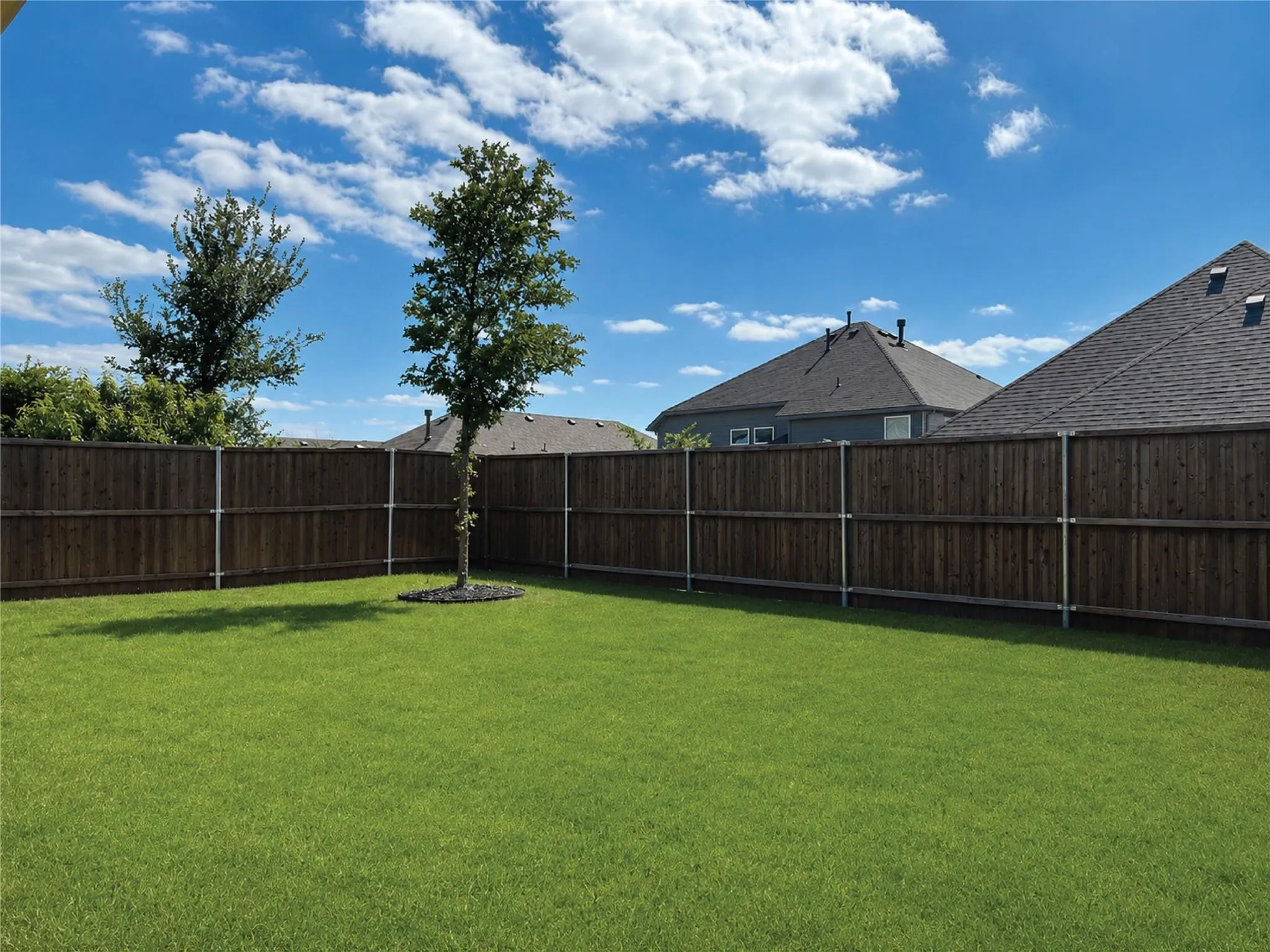 Single Family Residence For Rent in Denton County , 124 Savannah Lane, Oak Point, Texas 75068, 3 Bedroom, 2 Bathroom, 2 Garage spaces, 2,129 Sqft, built in 2021, mls#21394511, Real Estate Agent in Oak Point, Homes For Rent in Denton county, Homes For Rent in Oak Point, Realtor in Oak Point Texas, Real Estate Brokerage Independent Realty Texas, Luminita Cordes Realtor