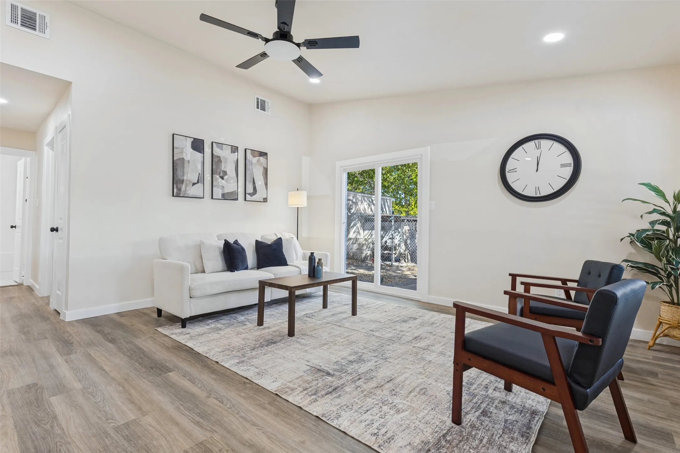 Single Family Residence For Sale in Dallas County , 9451 Culberson Street, Dallas, Texas 75227, 3 Bedroom, 2 Bathroom, Garage spaces, 1,366 Sqft, built in 1983, mls#21394518, Real Estate Agent in Dallas, Homes For Sale in Dallas county, Homes For Sale in Dallas, Realtor in Dallas Texas, Real Estate Brokerage Independent Realty Texas, Luminita Cordes Realtor