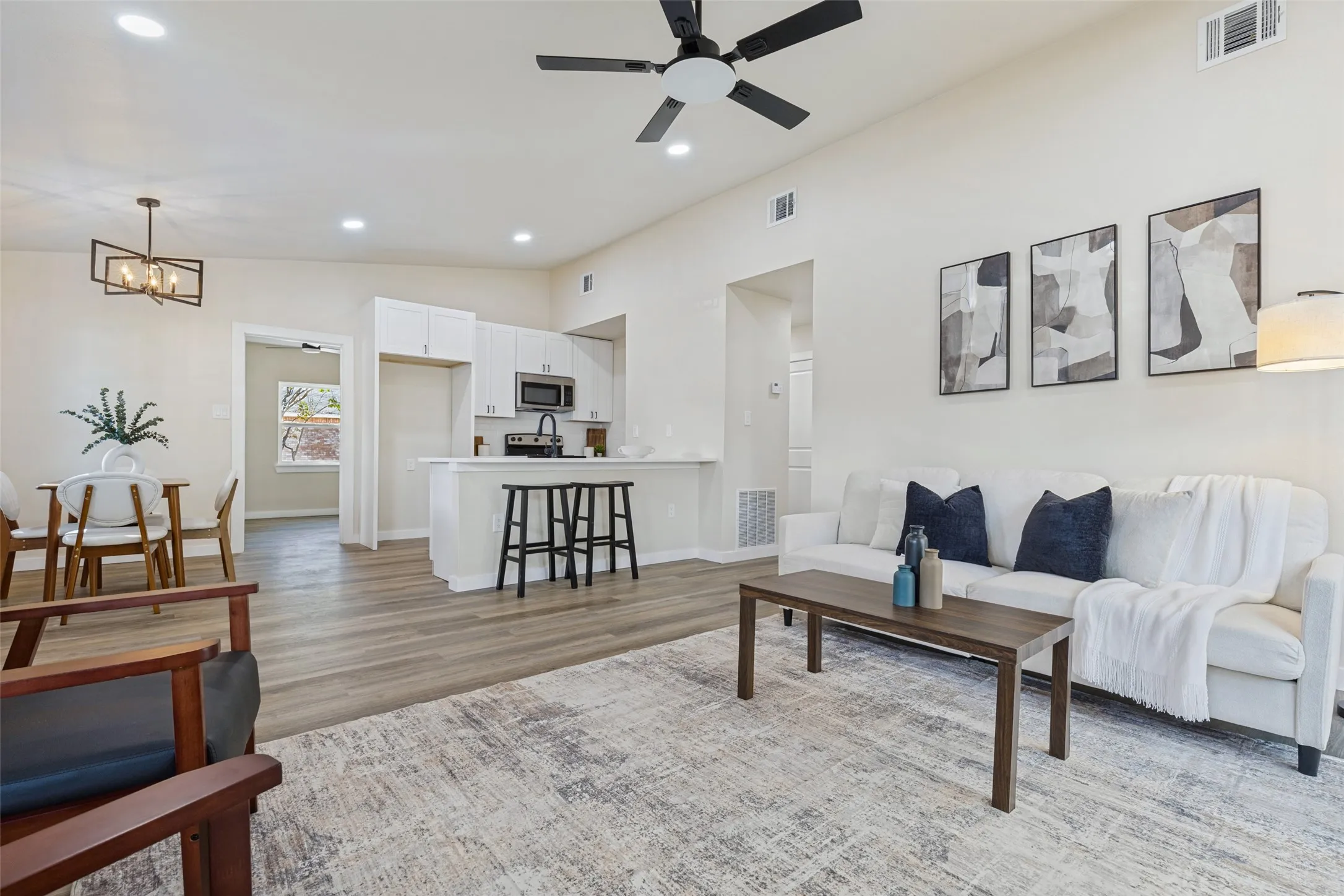 Single Family Residence For Sale in Dallas County , 9451 Culberson Street, Dallas, Texas 75227, 3 Bedroom, 2 Bathroom, Garage spaces, 1,366 Sqft, built in 1983, mls#21394518, Real Estate Agent in Dallas, Homes For Sale in Dallas county, Homes For Sale in Dallas, Realtor in Dallas Texas, Real Estate Brokerage Independent Realty Texas, Luminita Cordes Realtor