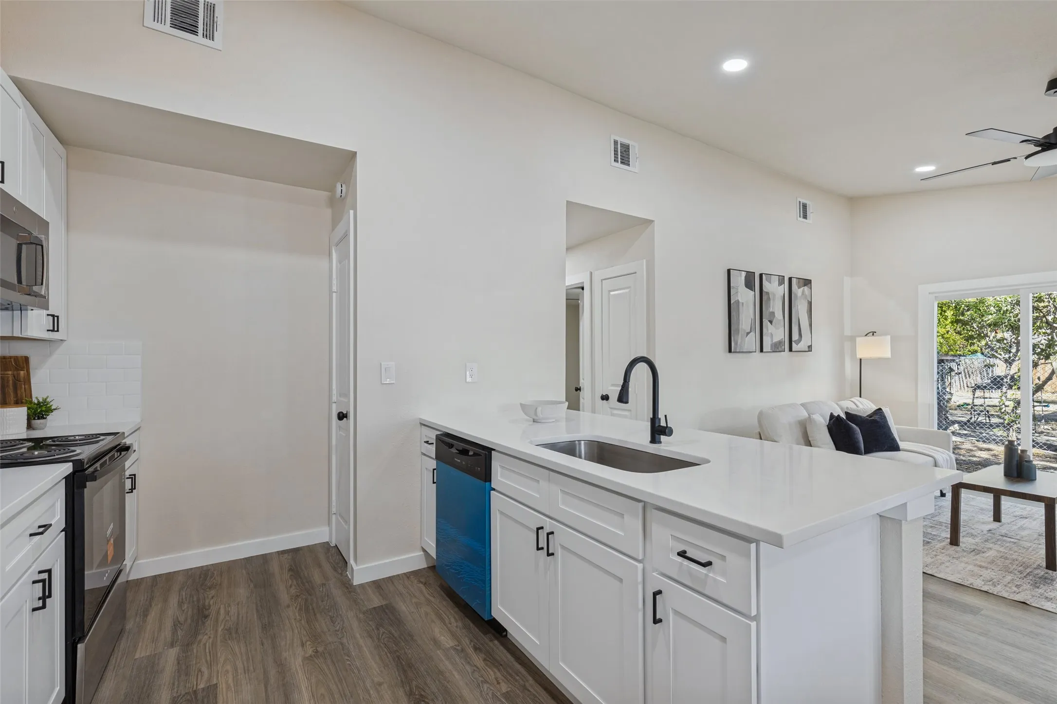 Single Family Residence For Sale in Dallas County , 9451 Culberson Street, Dallas, Texas 75227, 3 Bedroom, 2 Bathroom, Garage spaces, 1,366 Sqft, built in 1983, mls#21394518, Real Estate Agent in Dallas, Homes For Sale in Dallas county, Homes For Sale in Dallas, Realtor in Dallas Texas, Real Estate Brokerage Independent Realty Texas, Luminita Cordes Realtor