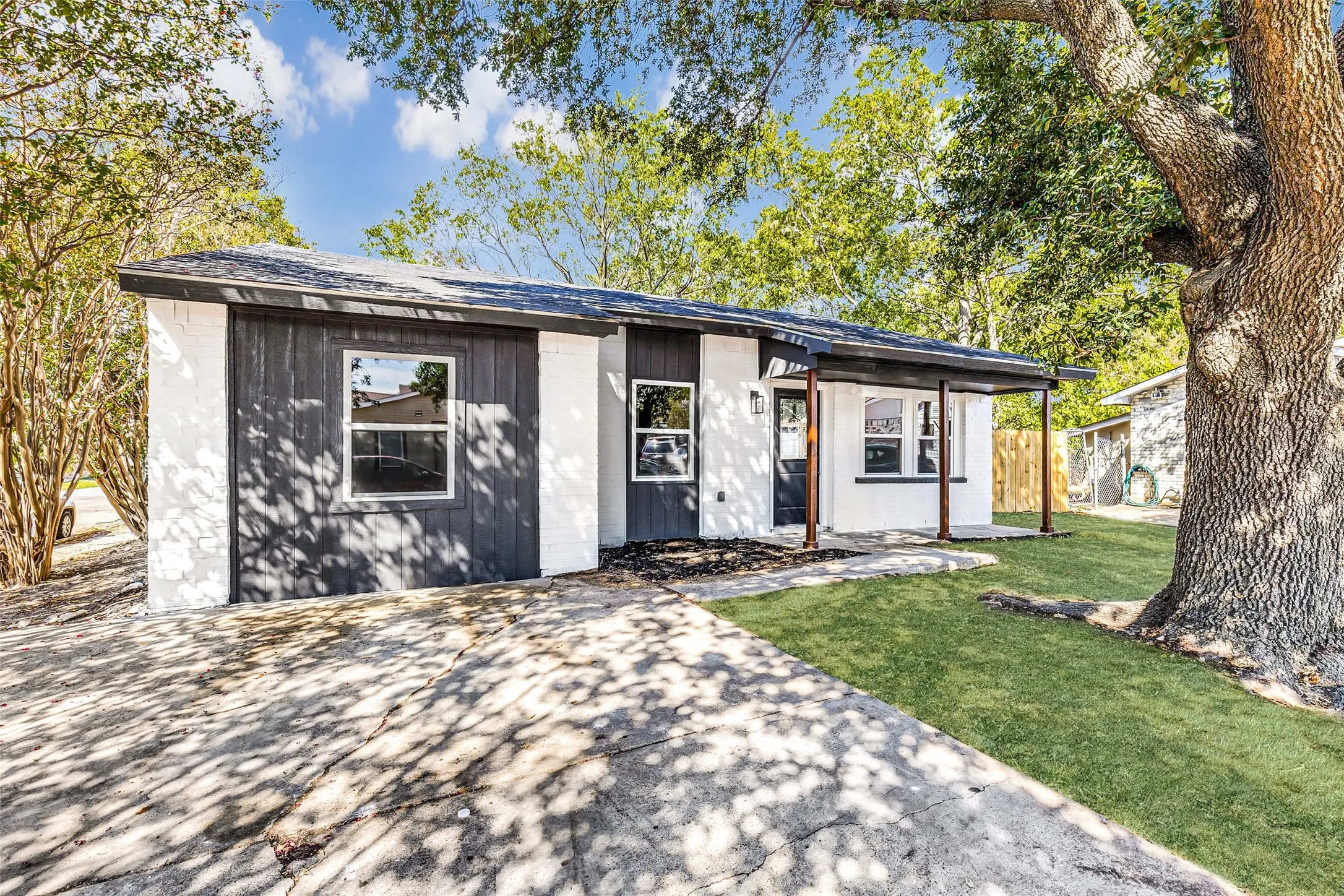 Single Family Residence For Sale in Dallas County , 9451 Culberson Street, Dallas, Texas 75227, 3 Bedroom, 2 Bathroom, Garage spaces, 1,366 Sqft, built in 1983, mls#21394518, Real Estate Agent in Dallas, Homes For Sale in Dallas county, Homes For Sale in Dallas, Realtor in Dallas Texas, Real Estate Brokerage Independent Realty Texas, Luminita Cordes Realtor