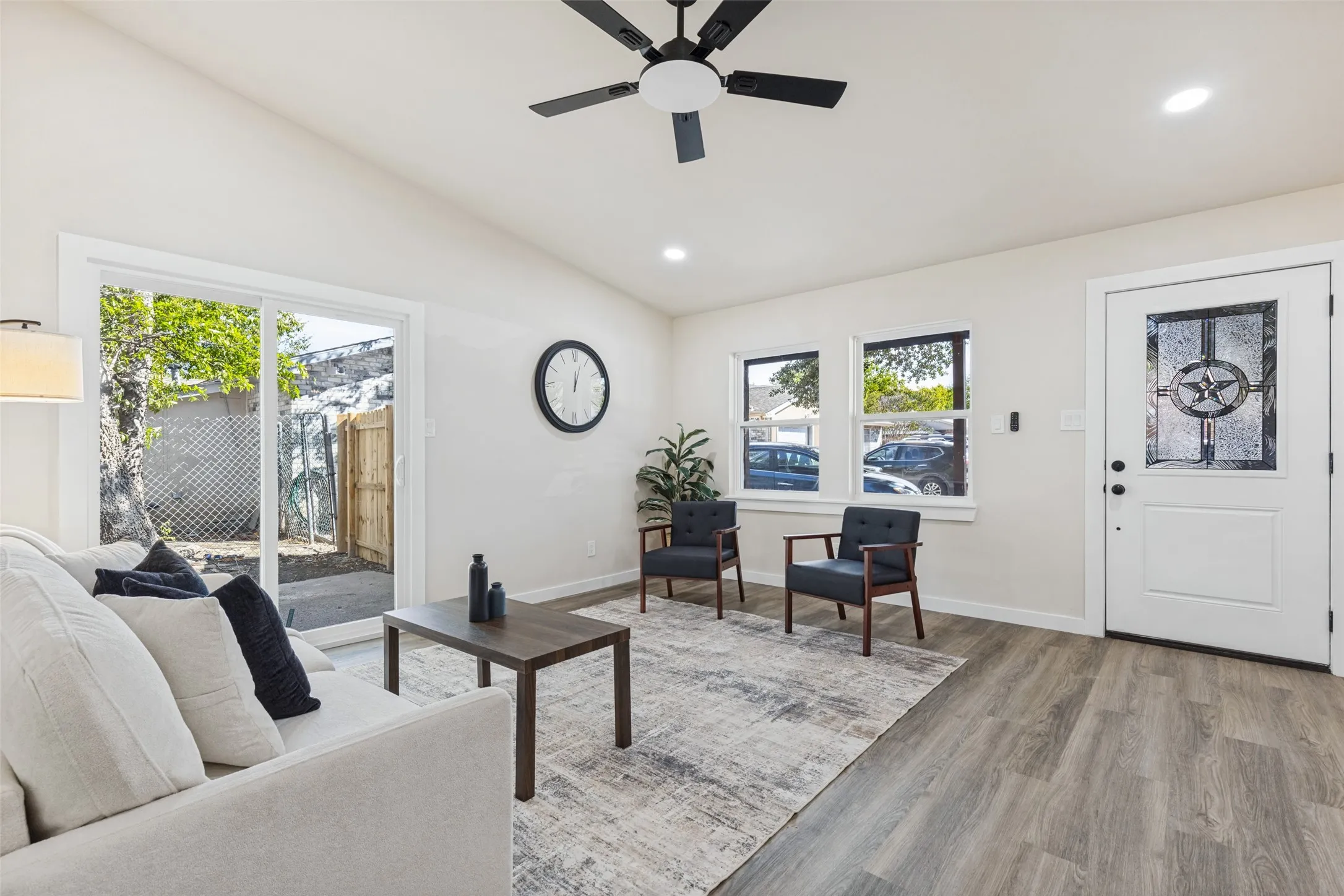 Single Family Residence For Sale in Dallas County , 9451 Culberson Street, Dallas, Texas 75227, 3 Bedroom, 2 Bathroom, Garage spaces, 1,366 Sqft, built in 1983, mls#21394518, Real Estate Agent in Dallas, Homes For Sale in Dallas county, Homes For Sale in Dallas, Realtor in Dallas Texas, Real Estate Brokerage Independent Realty Texas, Luminita Cordes Realtor